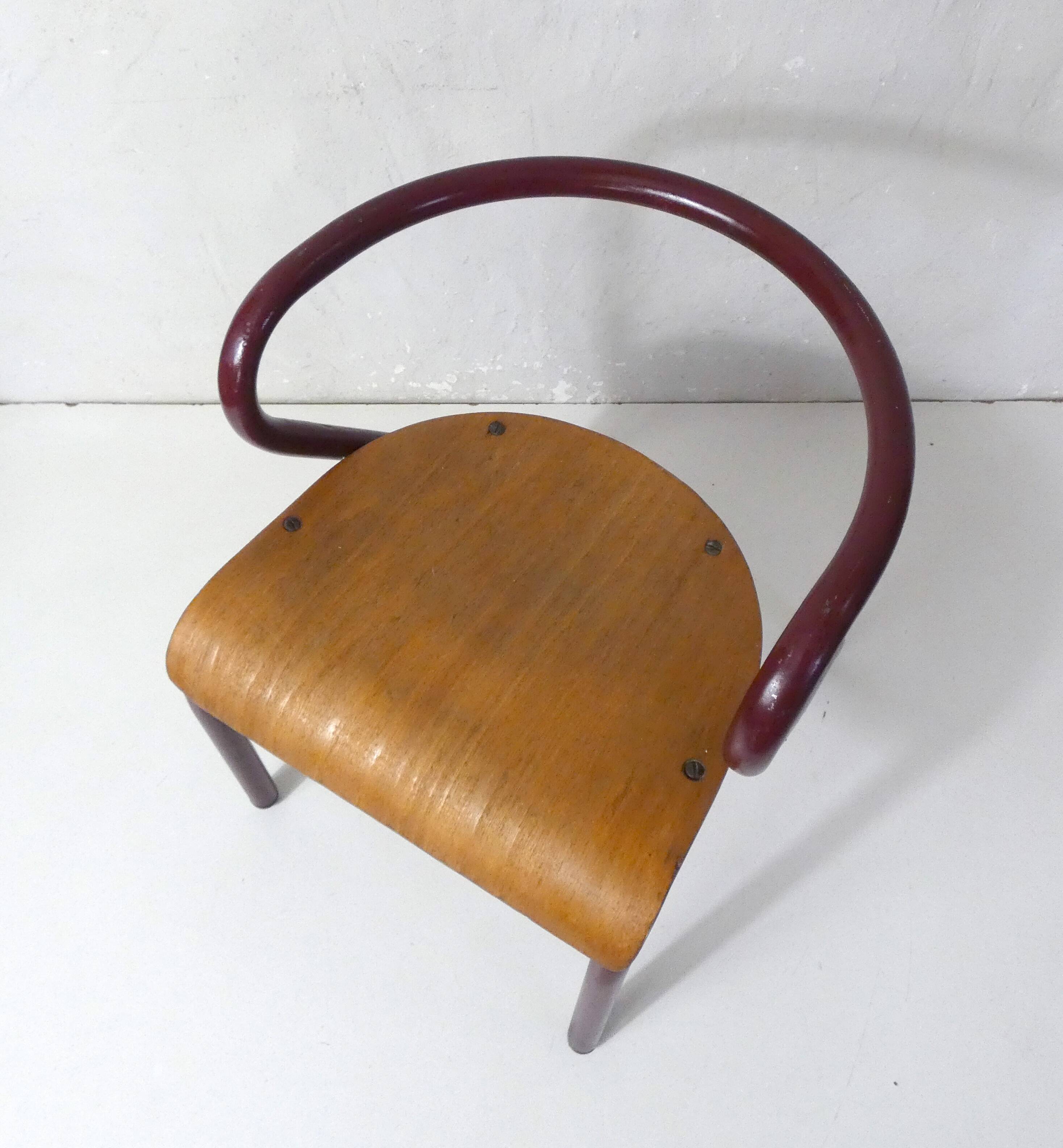 Vintage design children's chair in tubular metal and curved wood