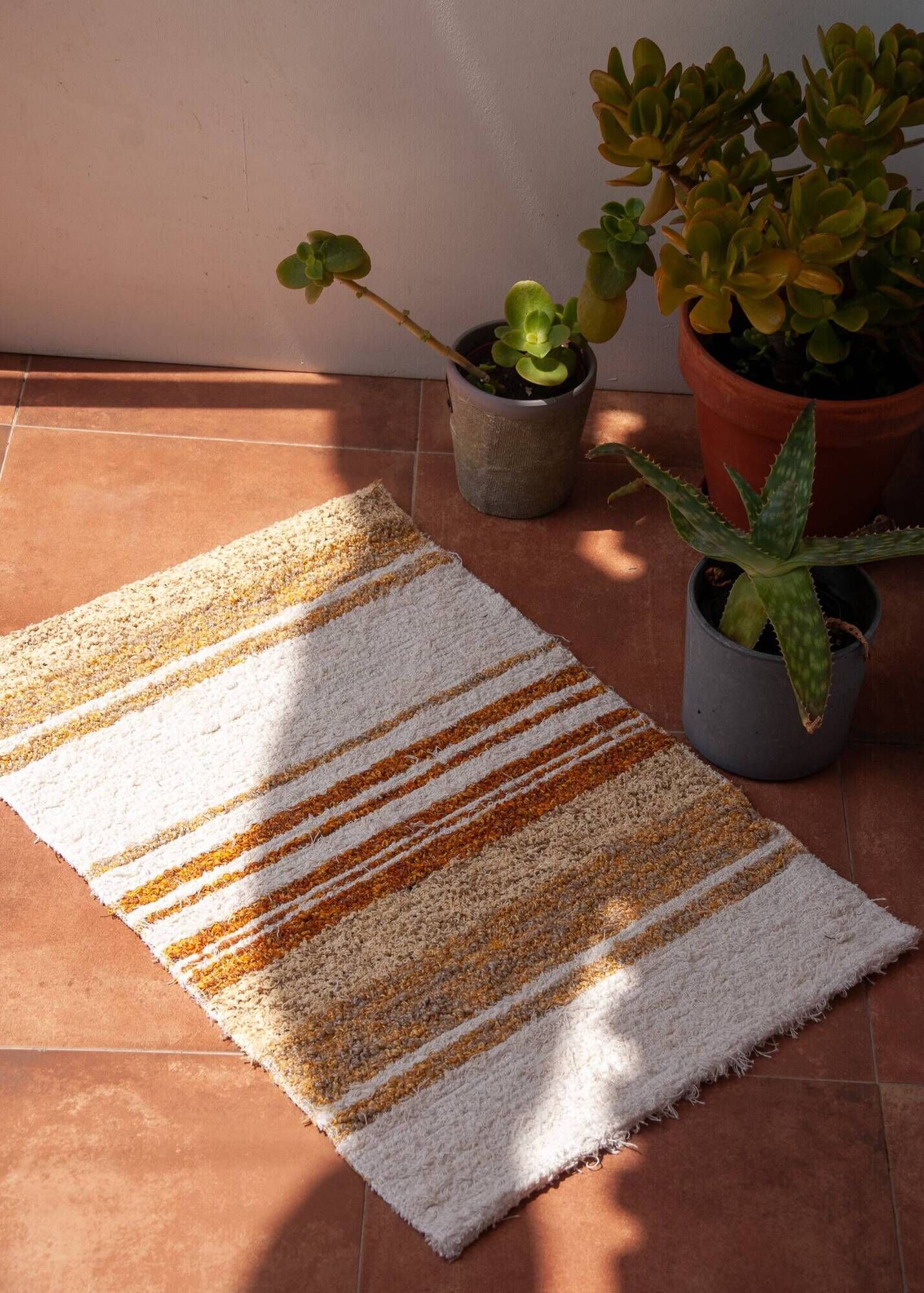 Tapis artisanal tissé main en coton recyclé - 40 x 60 cm
