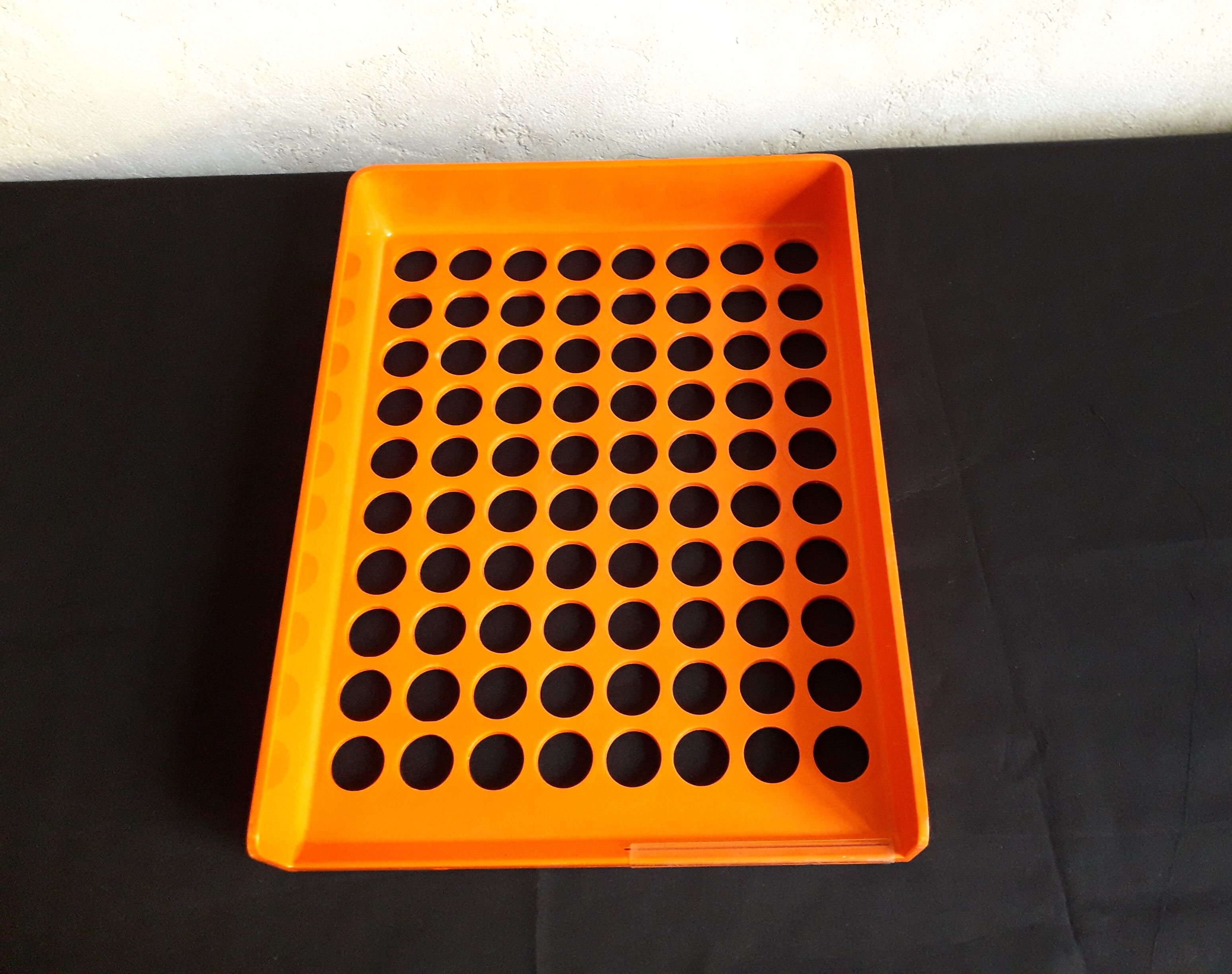 Orange mail bench design Roger Tallon