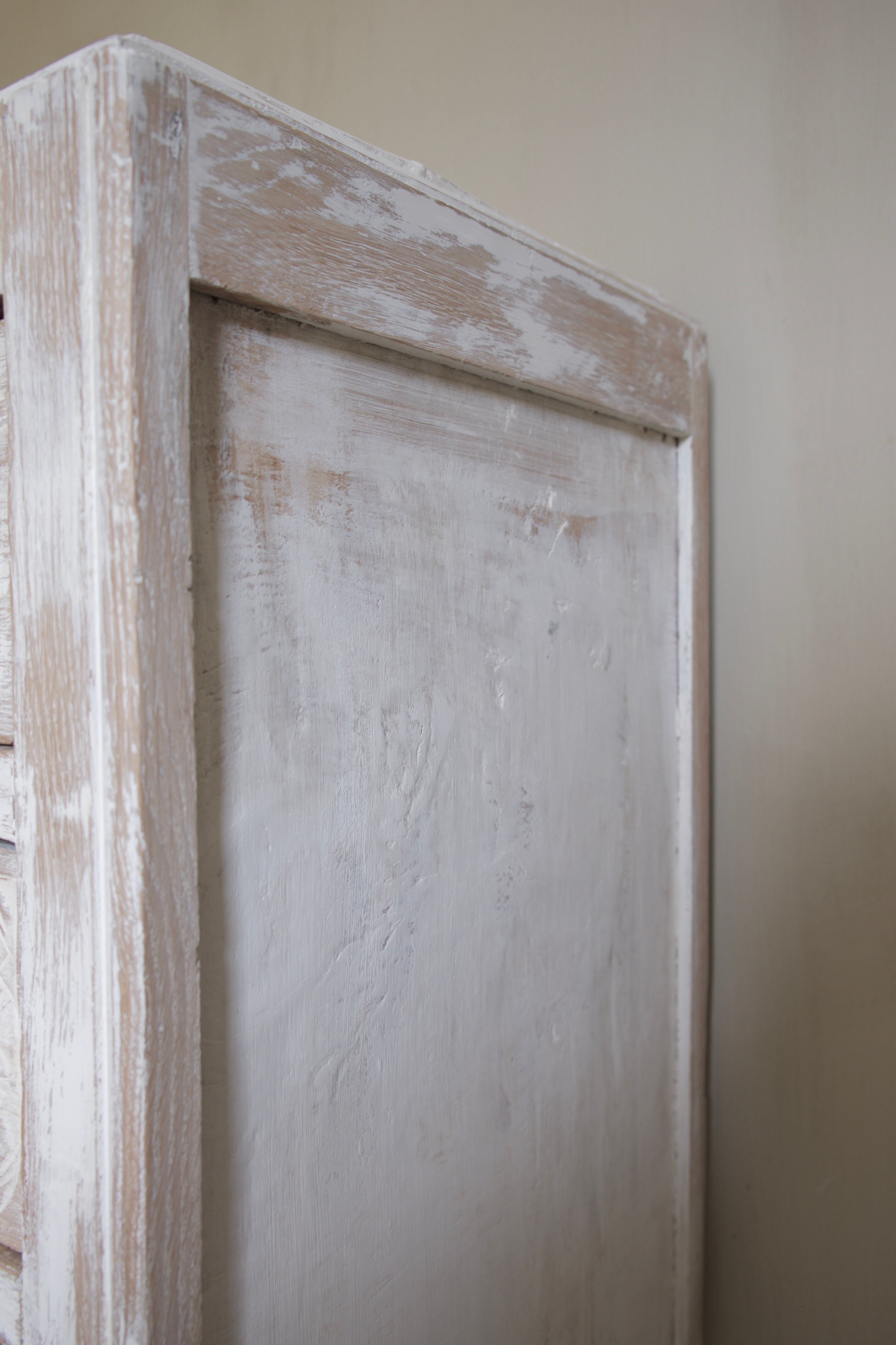 Chest of drawers white patina