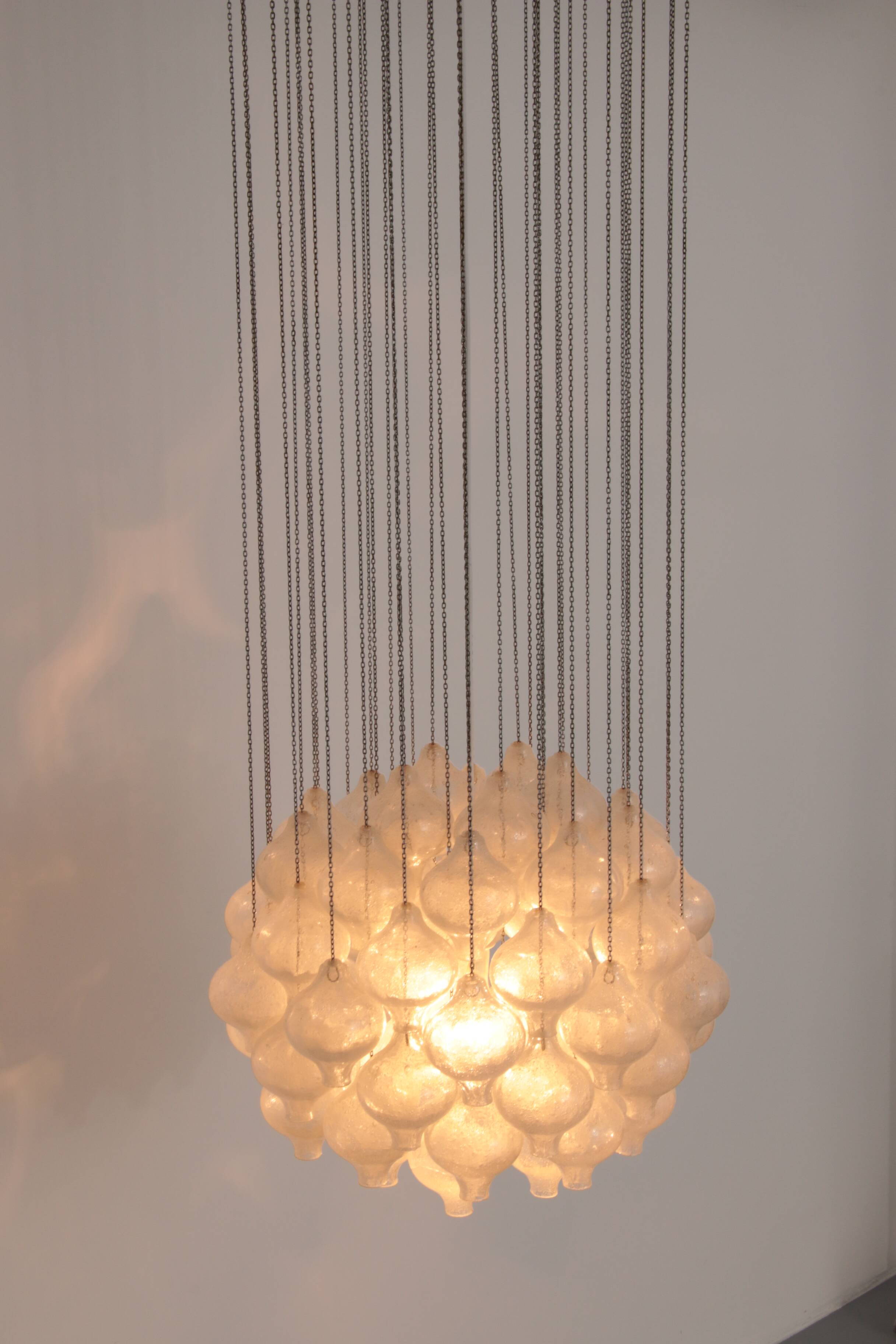 Kalmar 'Tulipan' Chandelier Pendant Light, Blown Glass, 1970