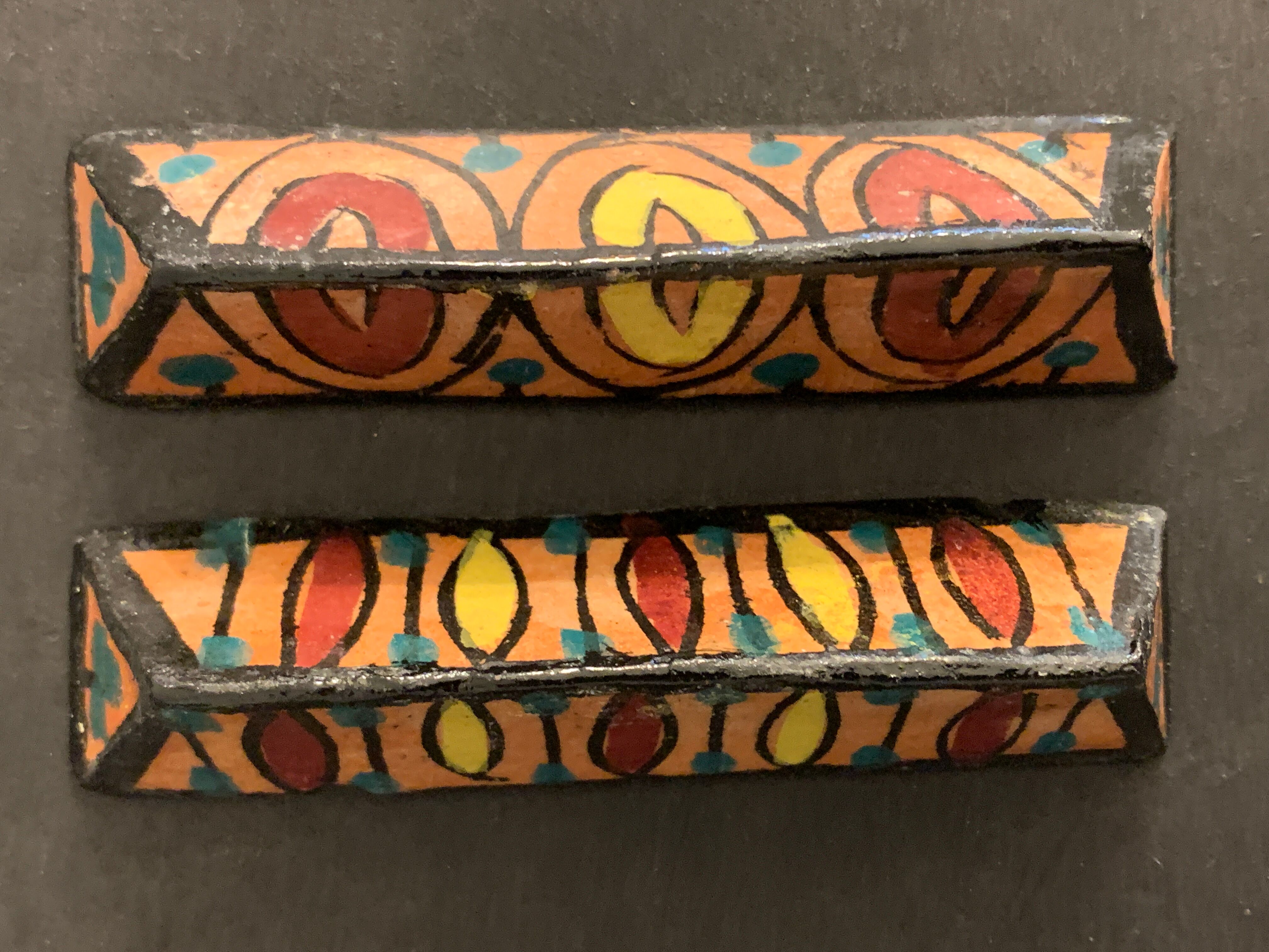 12 carries polychrome ceramic knives