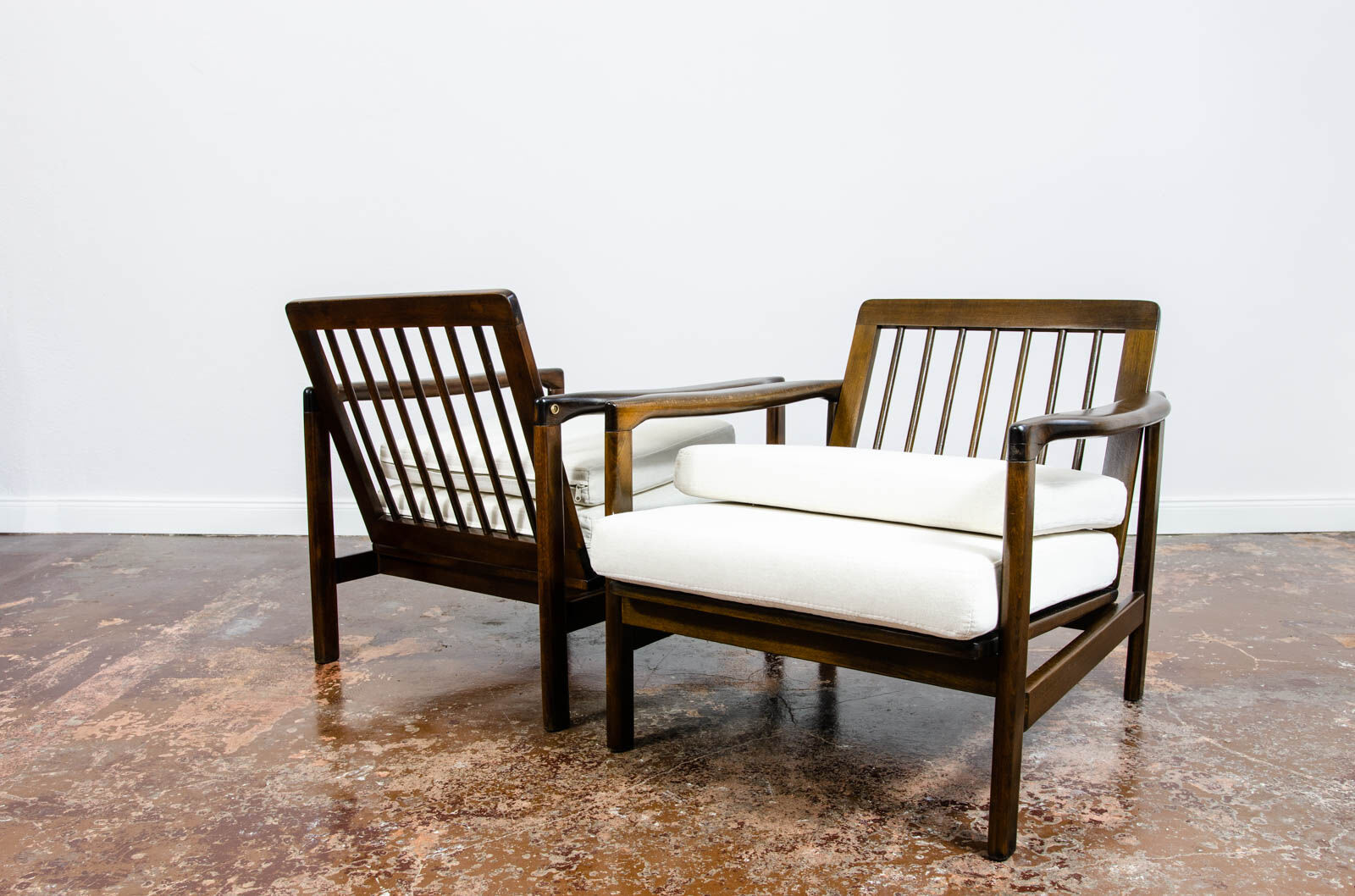 Paire de fauteuils B-7522 par Zenon Bączyk