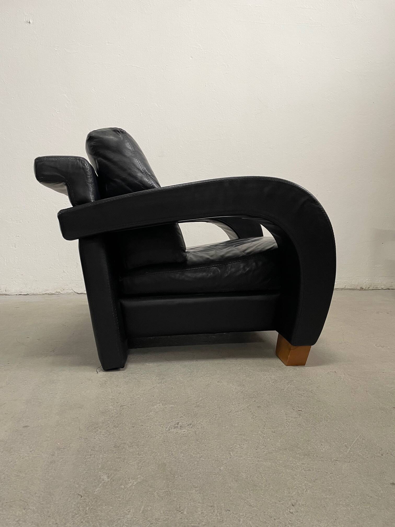 Vintage Streamline Black Leather Armchair, 1980/90s