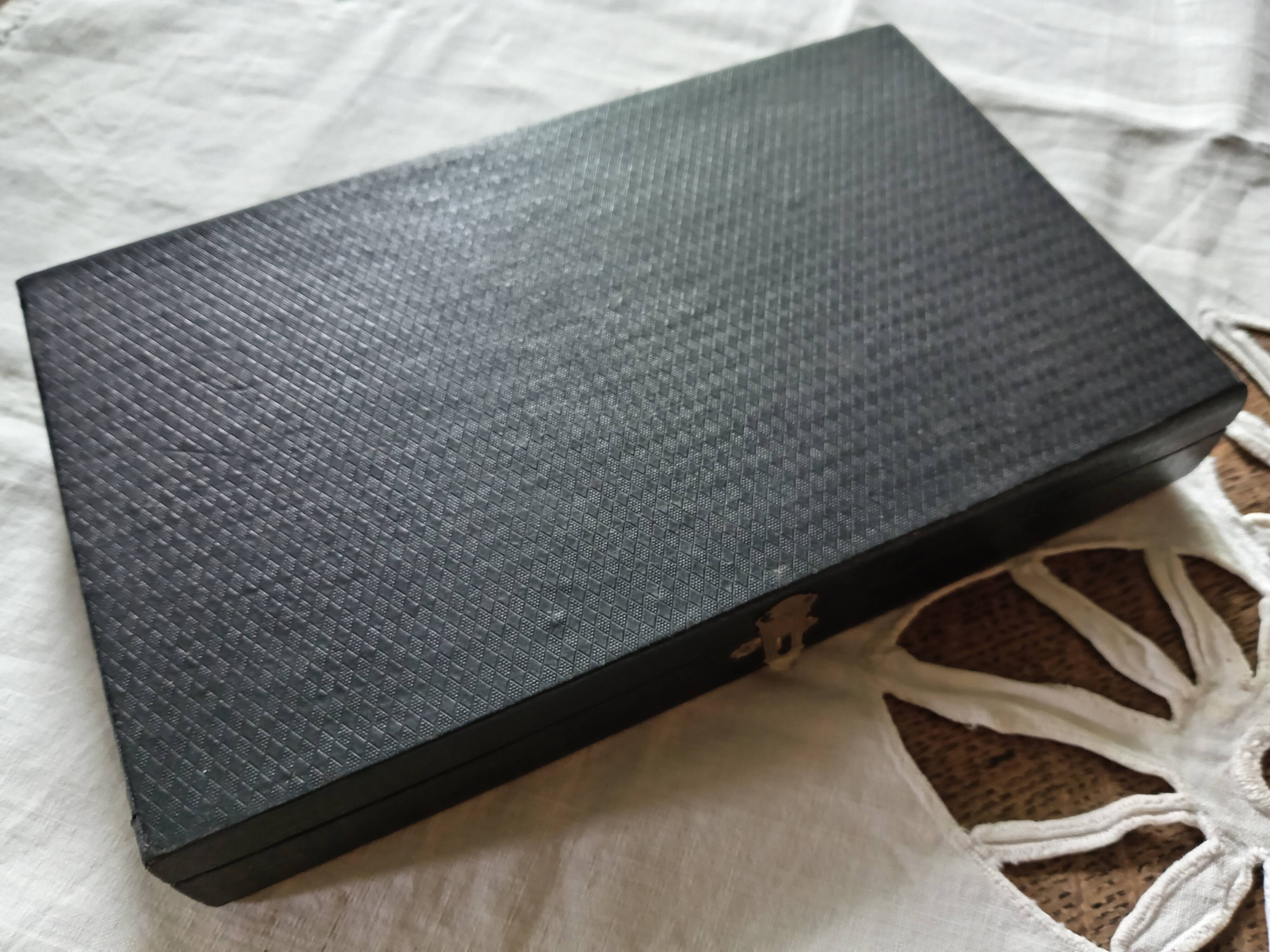 Set of twelve Art Nouveau dessert knives