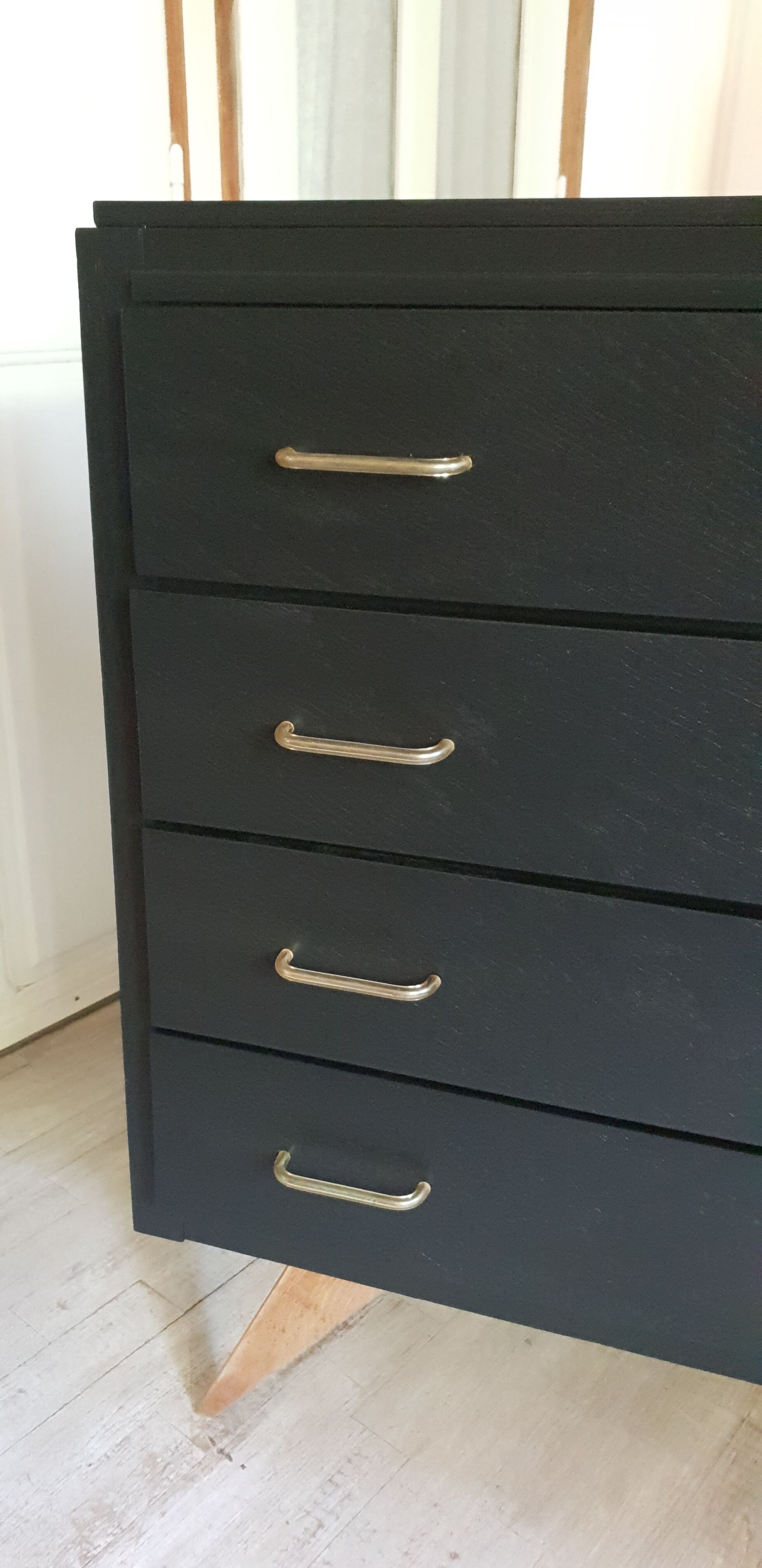 Dresser black compass feet