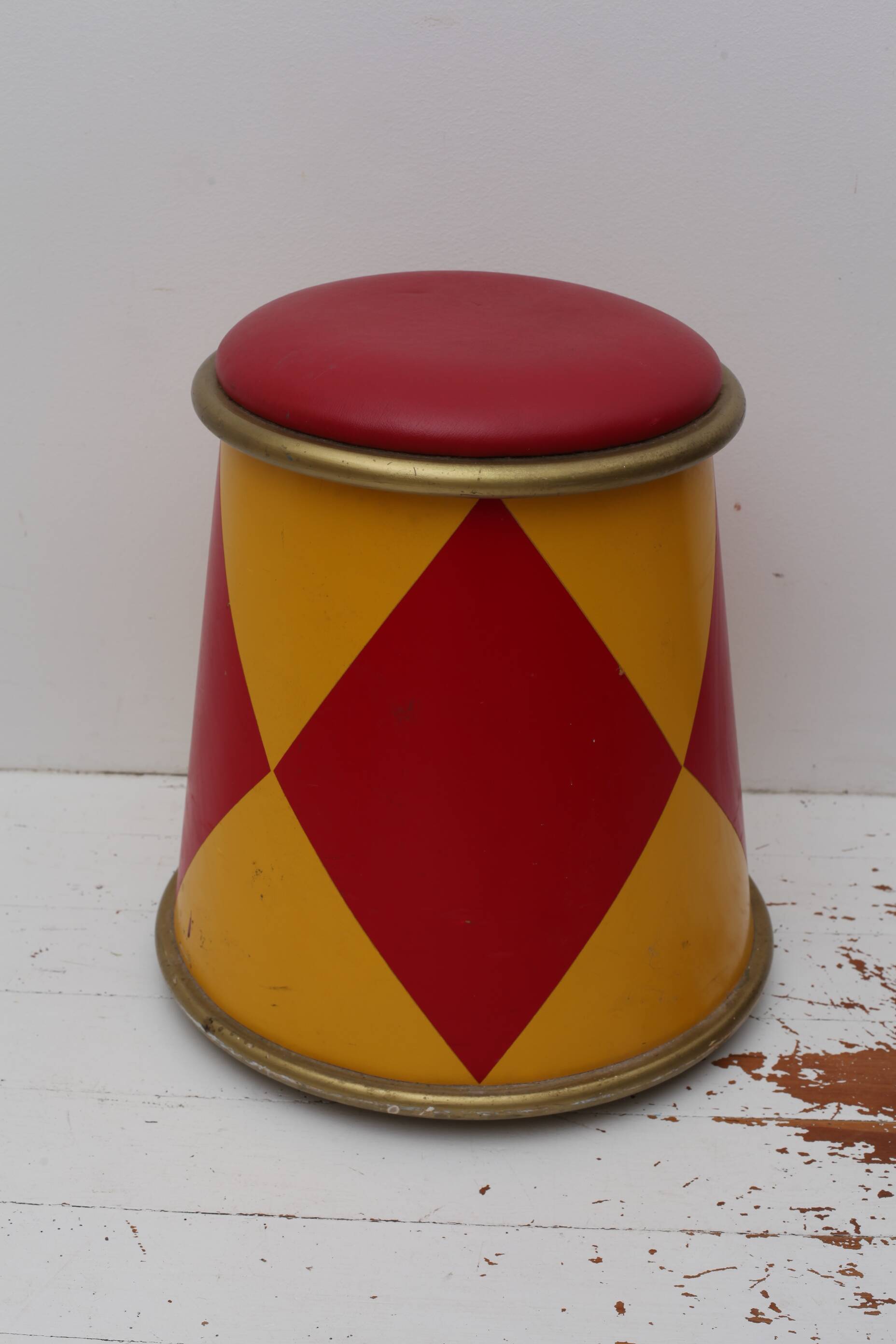 Circus stool pouf