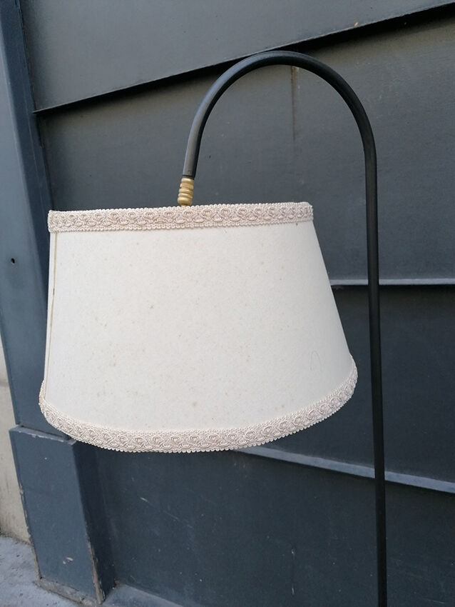 Lampadaire avec tablette et porte journaux, 1950