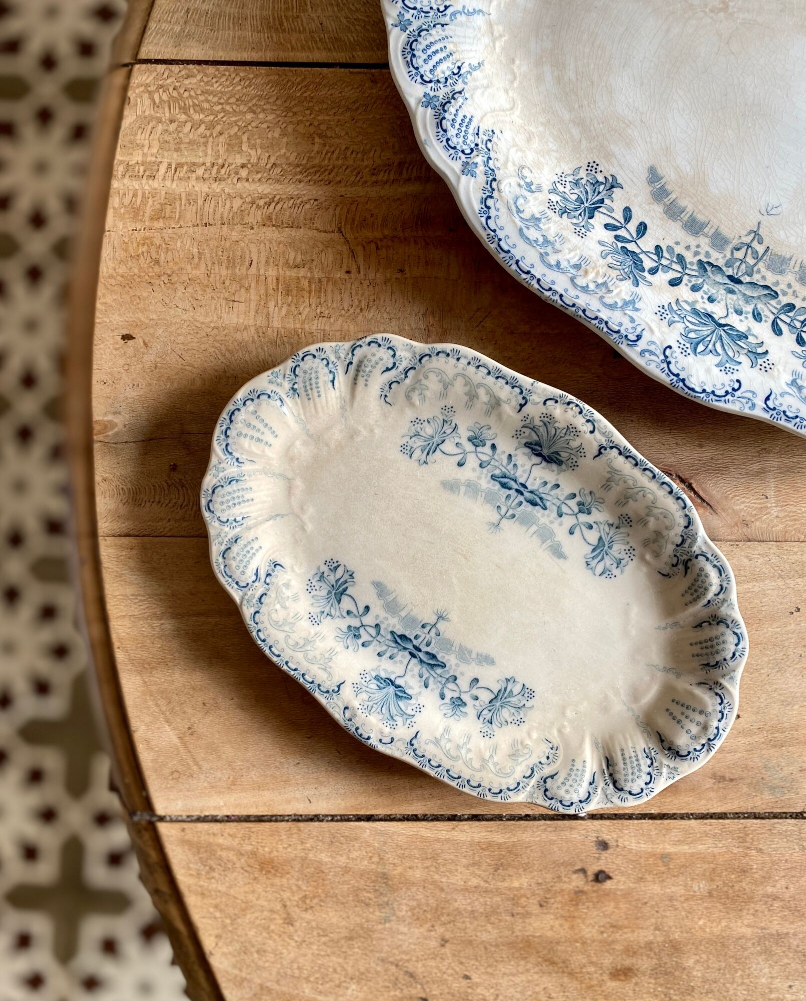Set of 2 raviers, vintag dishes in iron earth, Regency model of Saint Amand