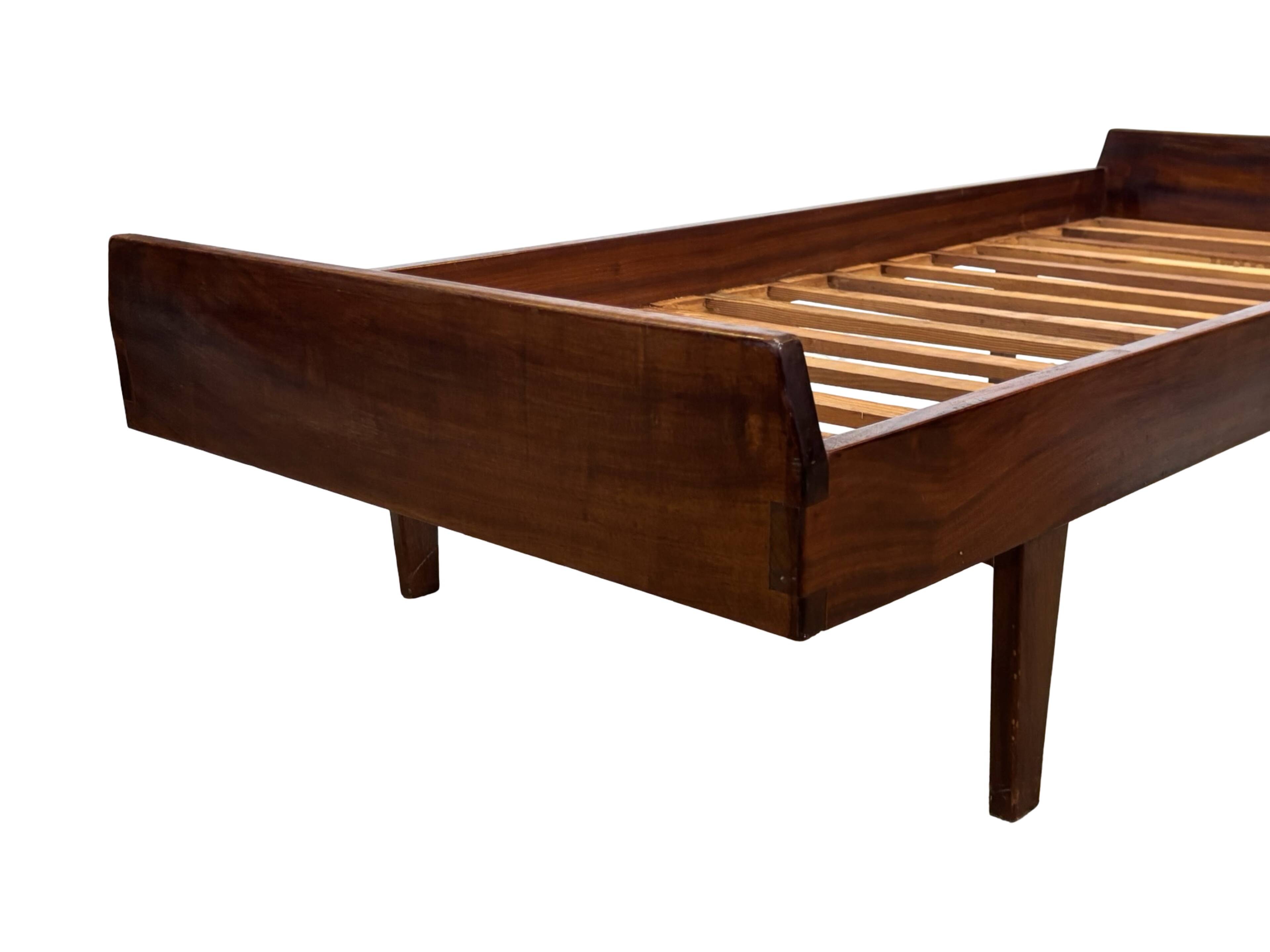 Vintage daybed minimalist design in Teak  960s