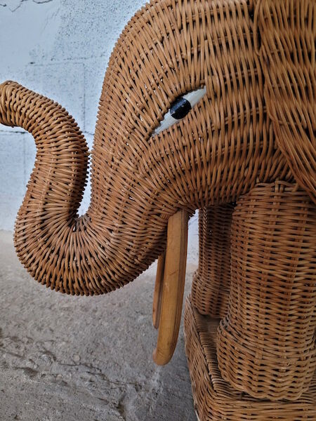 End of sofa in the shape of an elephant in rattan in the taste of Viva Del Sud 1970