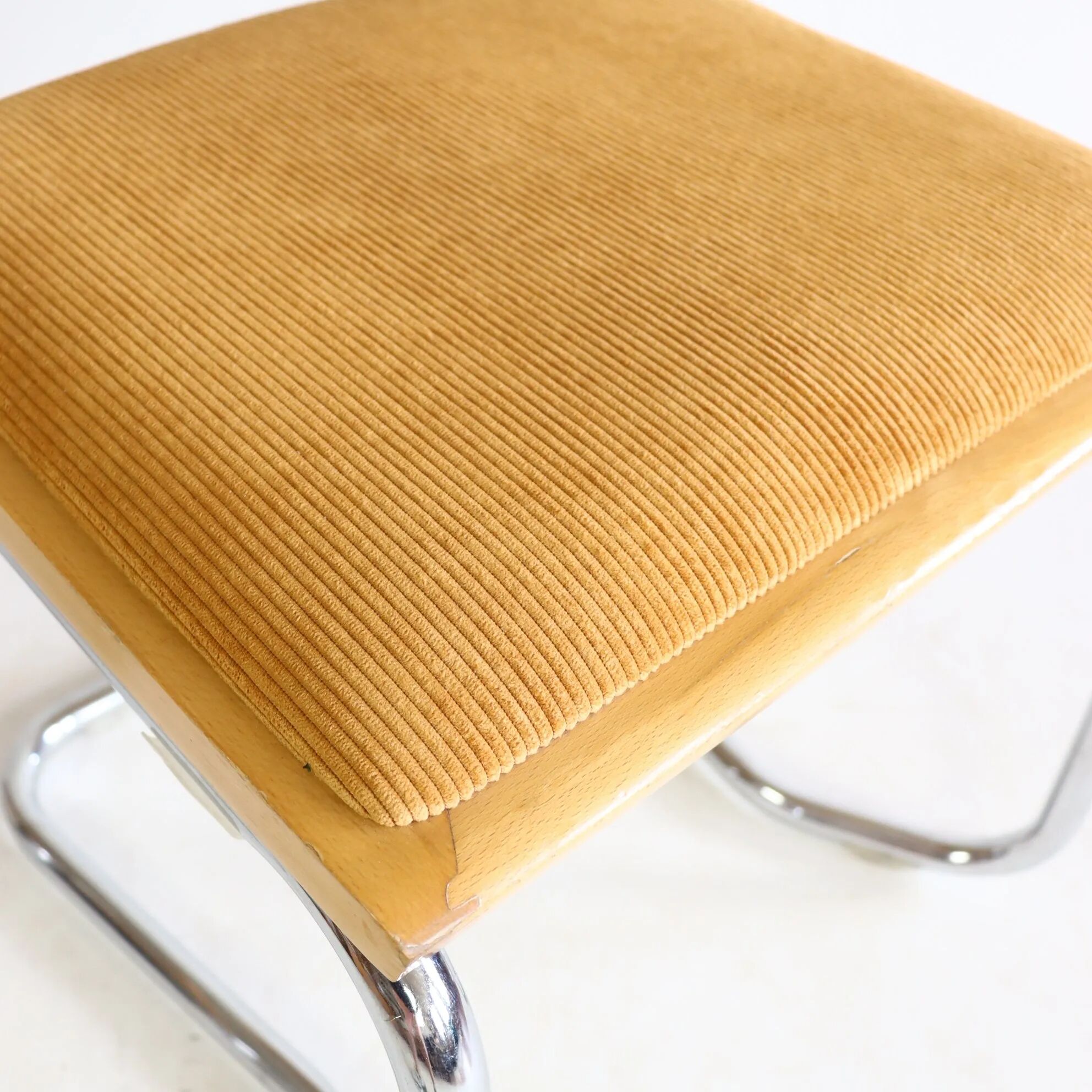 Paire de chaises B64
