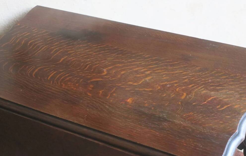 Antique farmhouse patinated extendable table in oak with carved edge, 1900