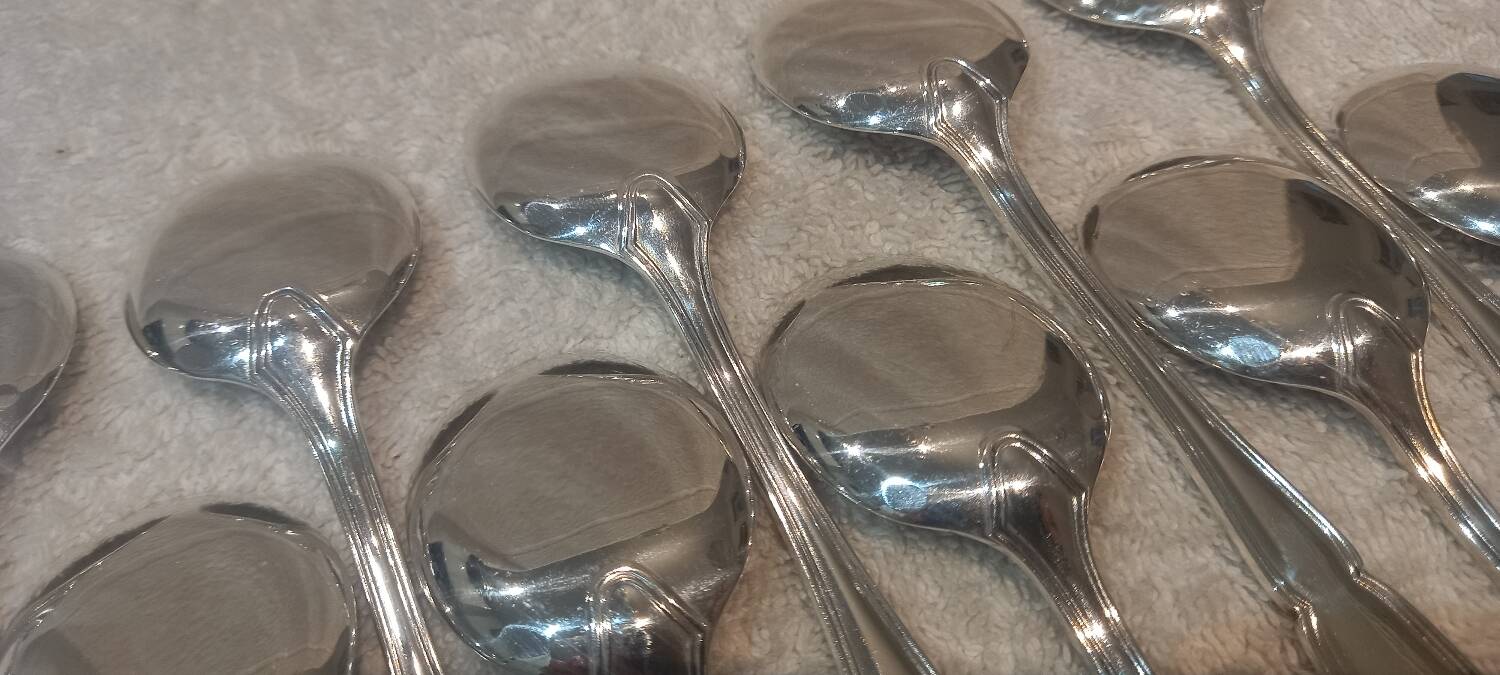 12 silver-plated ice cream scoops, Ercuis goldsmith, 13.7cm contours