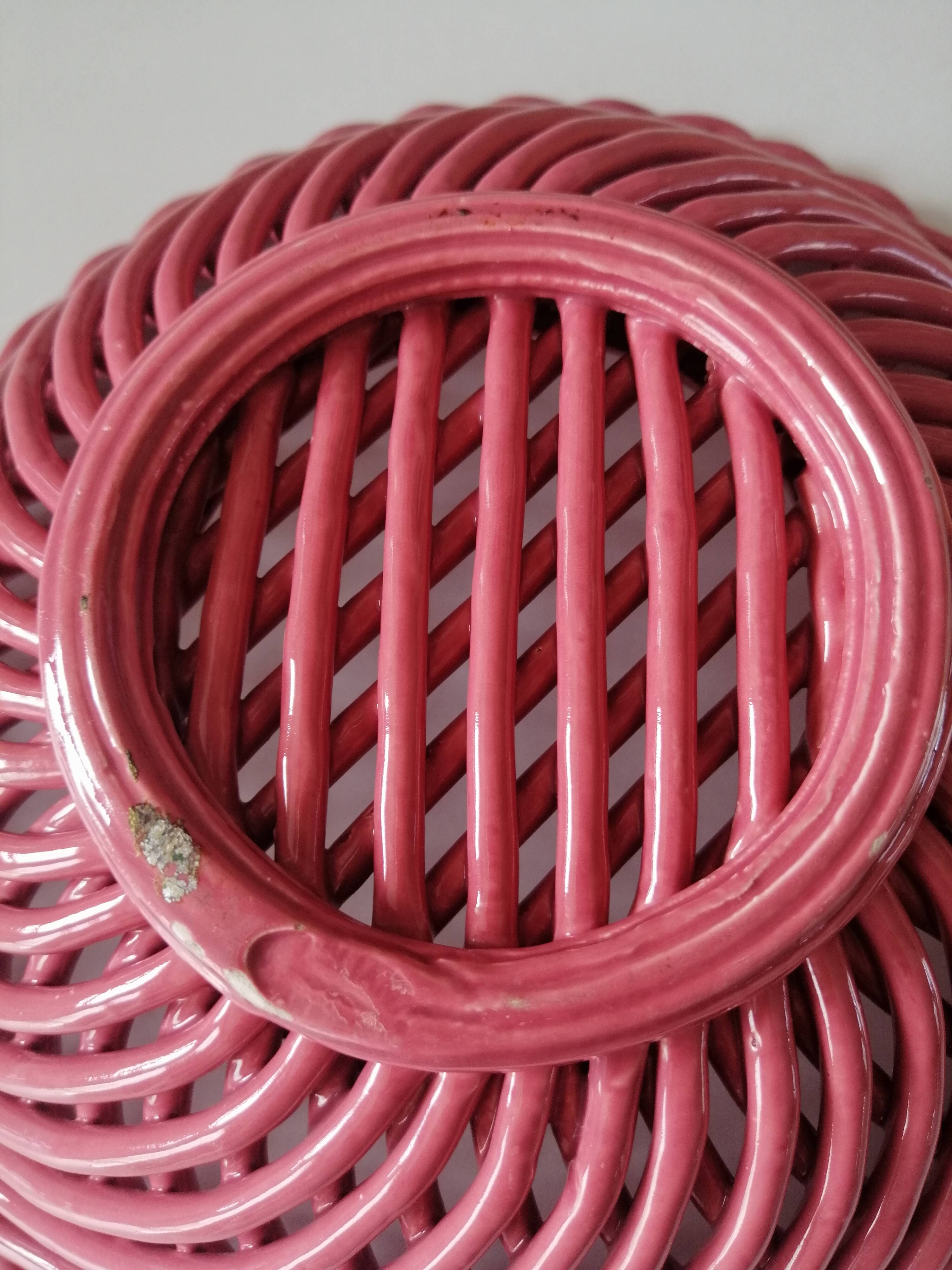 Trellis basket in pink ceramic