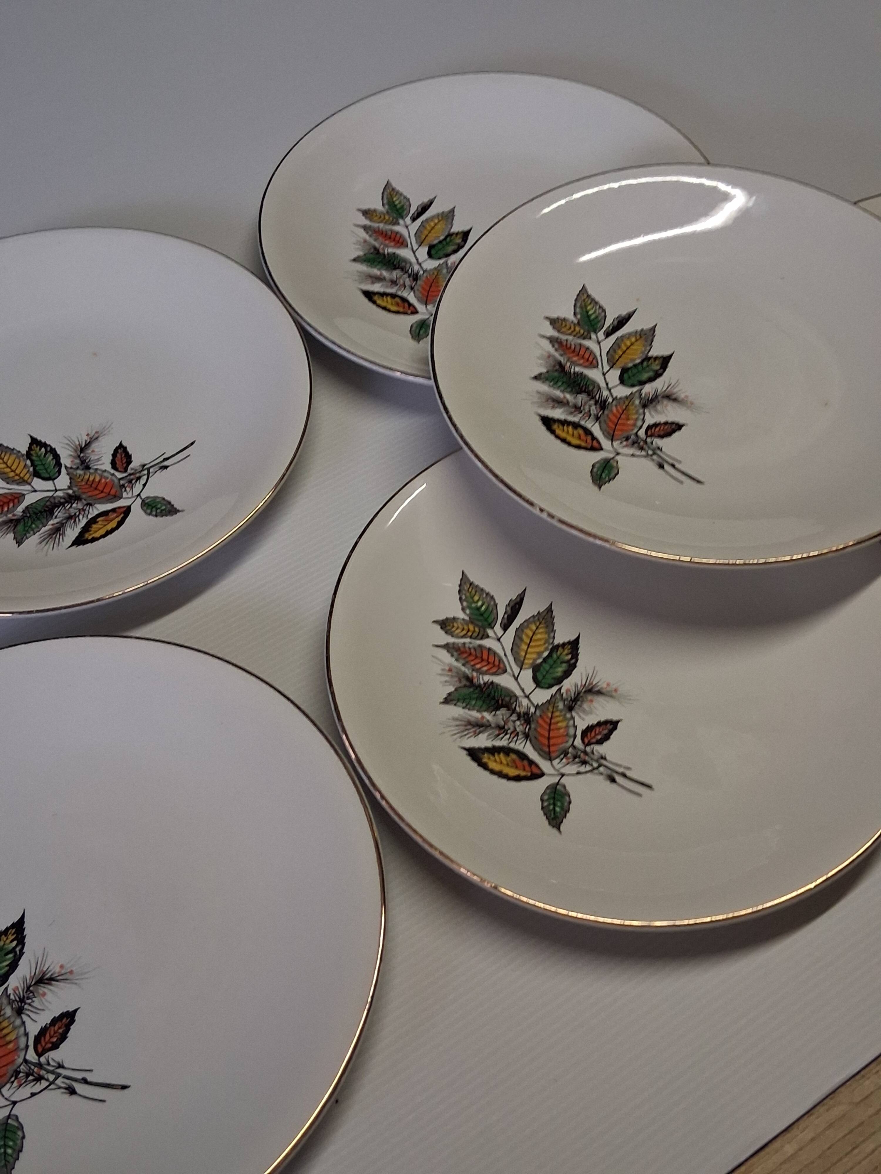 Set of 6 flat plates from Digoin Sarreguemines in good condition.