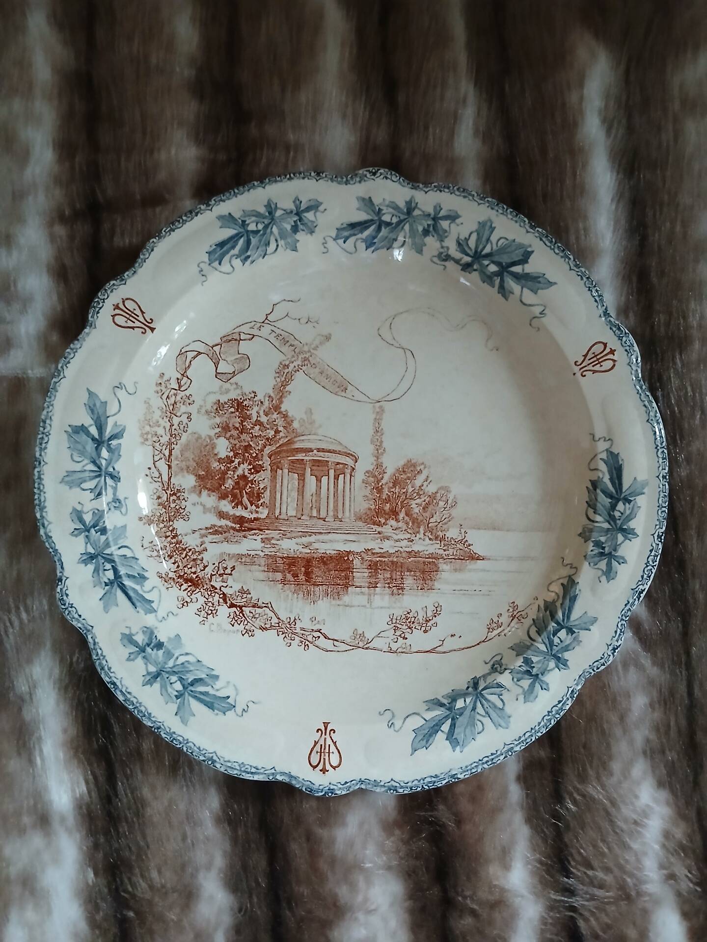 Large antique plate "Louis XIII" Choisy le Roi