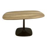 Coffee table in squircle format