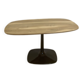 Coffee table in squircle format