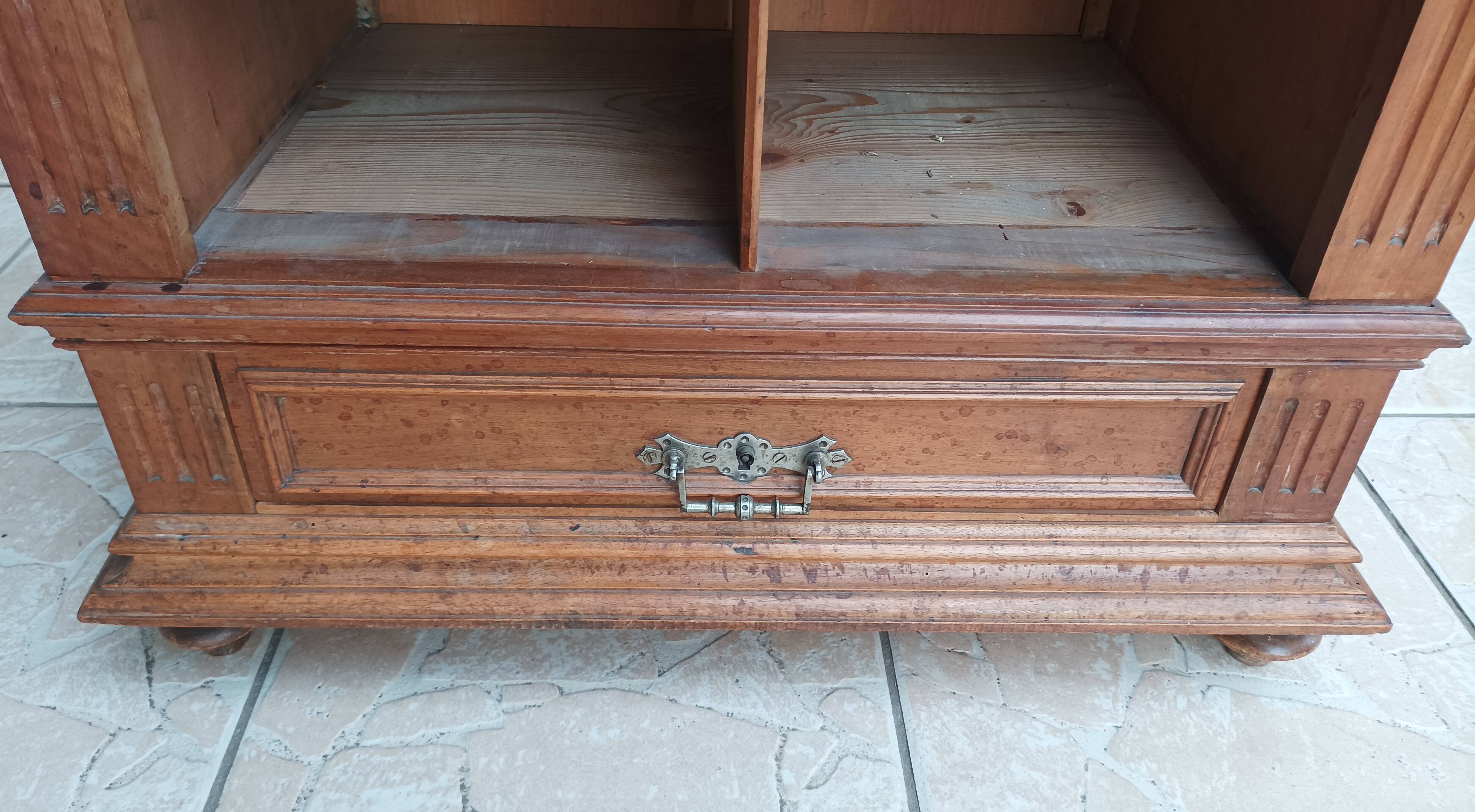 Walnut cardboard box stamped BRUN.G