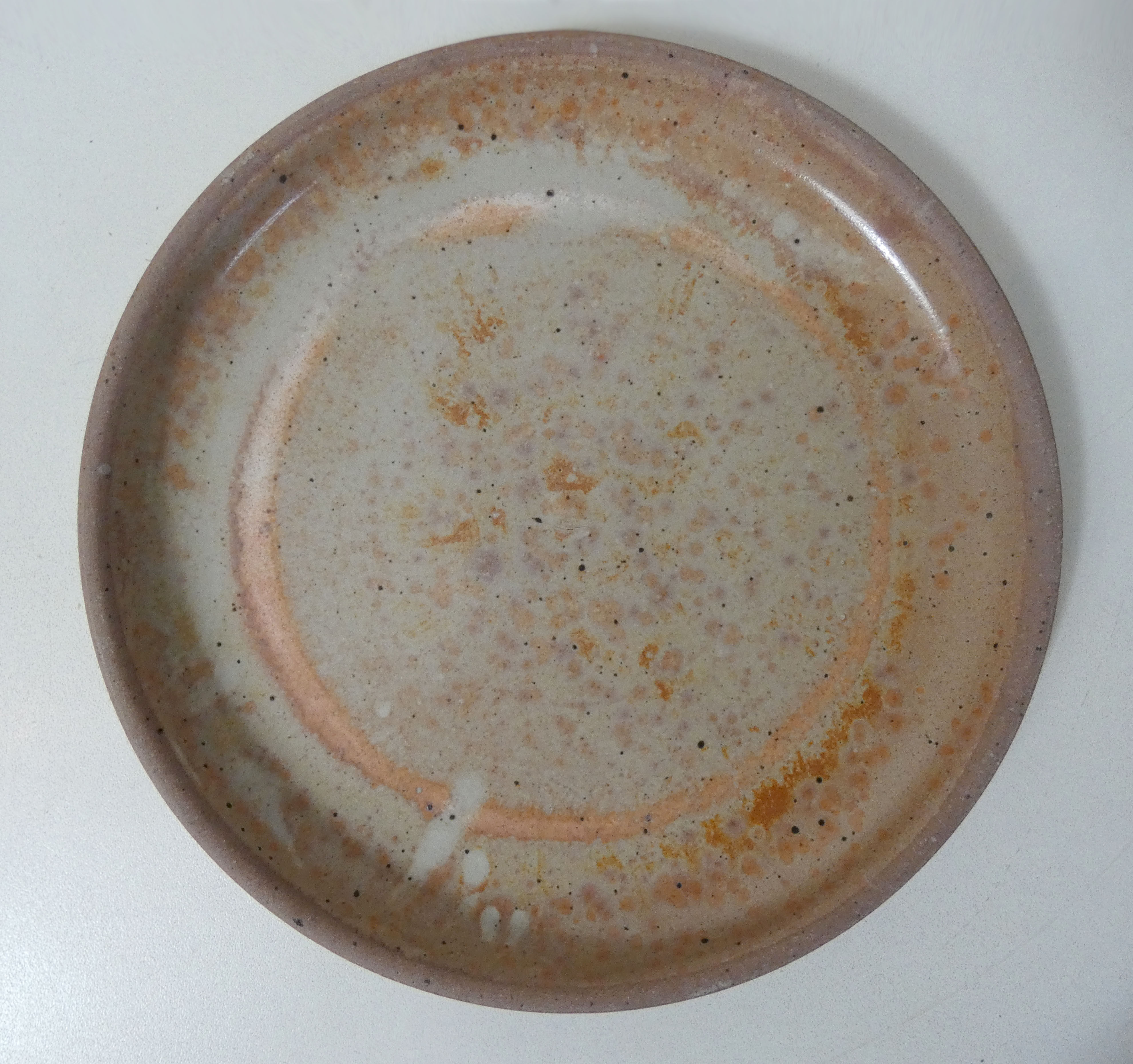 6 flat plates in Vintage stoneware