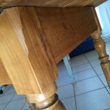 Vintage round table with folding edges