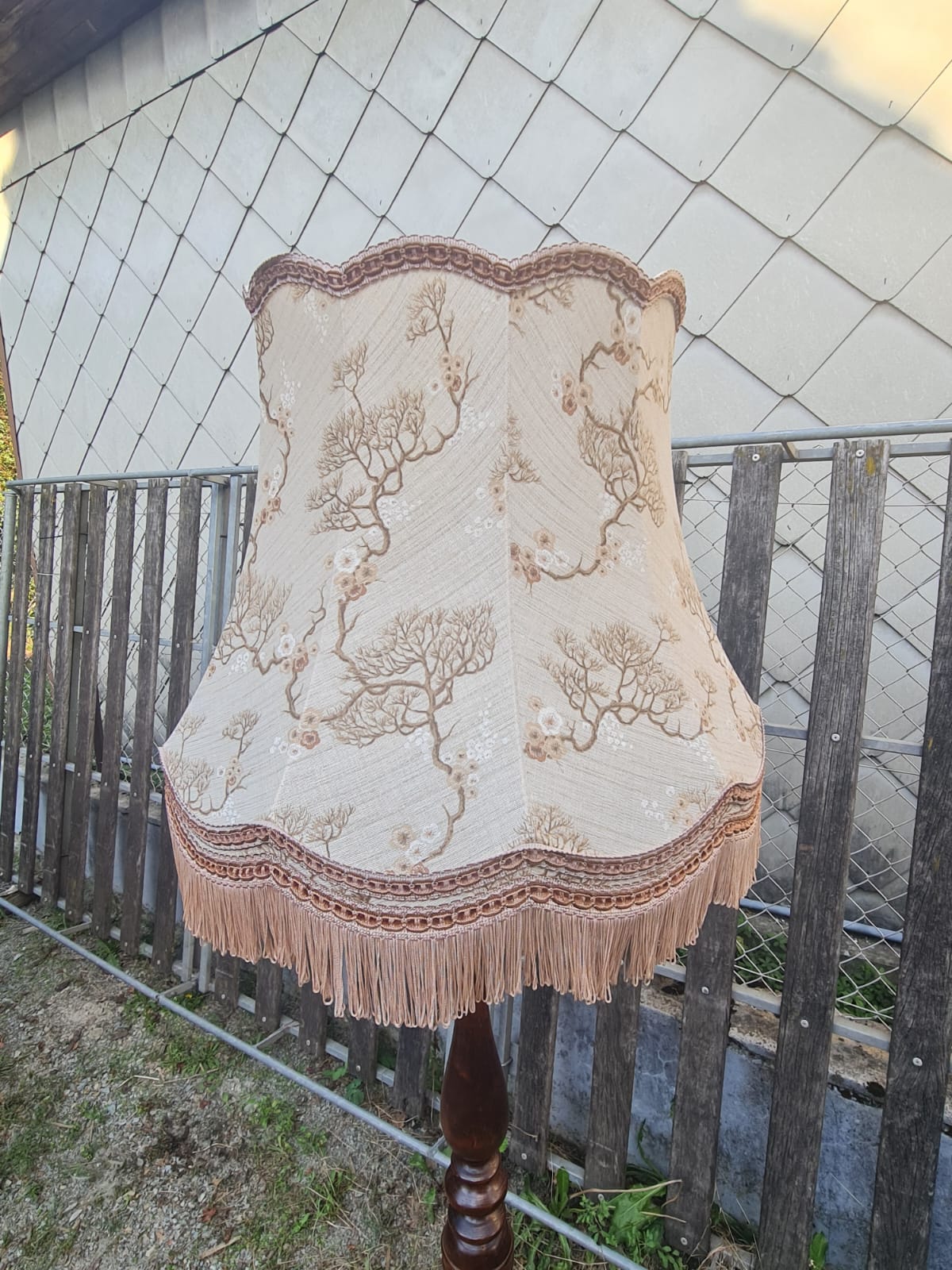 Lampadaire bois et tissus vintage