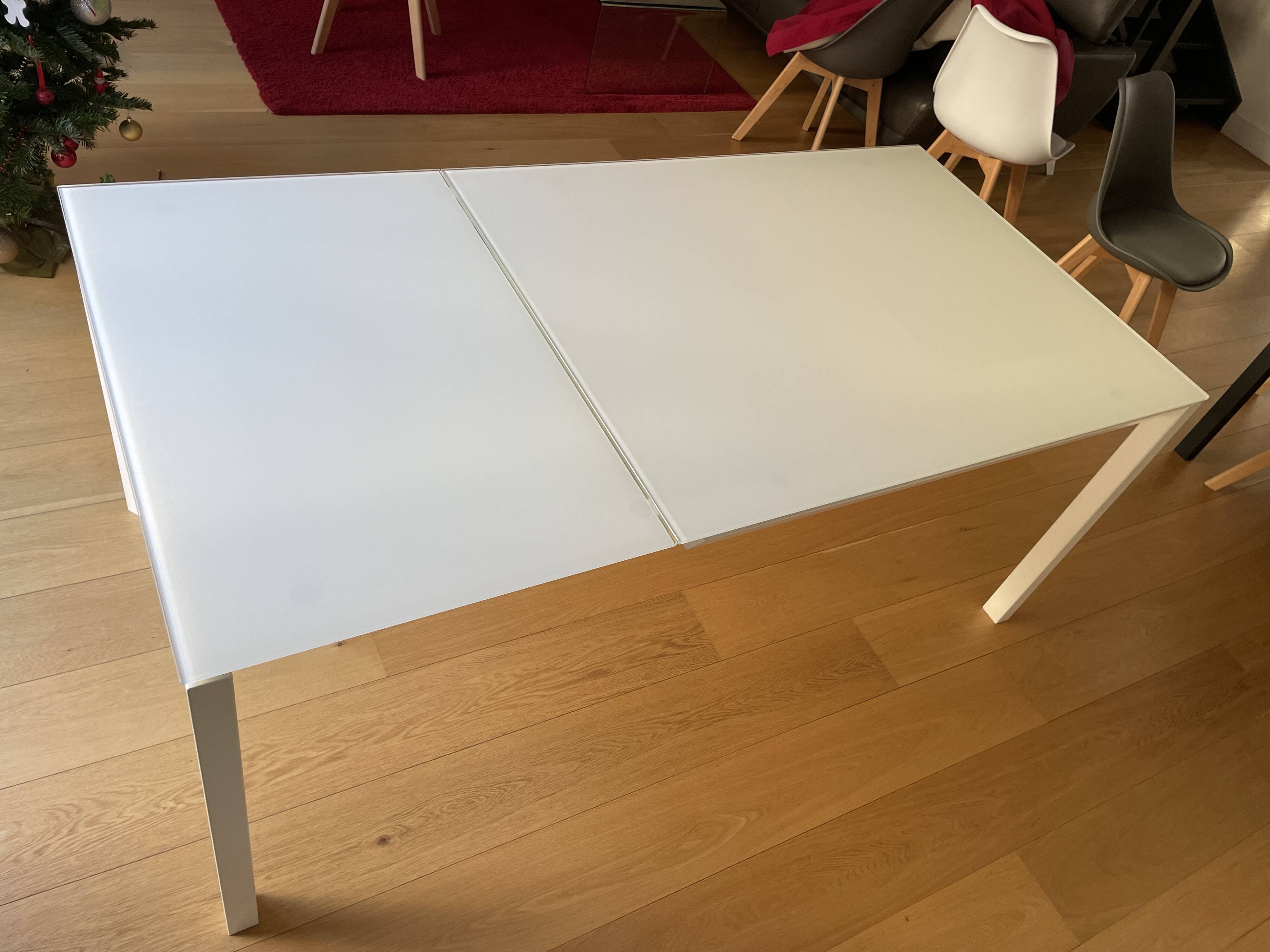 Extendable glass table Brand Habitat, Rio model