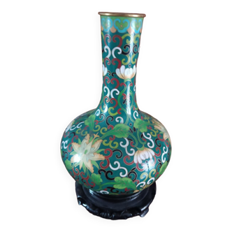 Enclosed vase