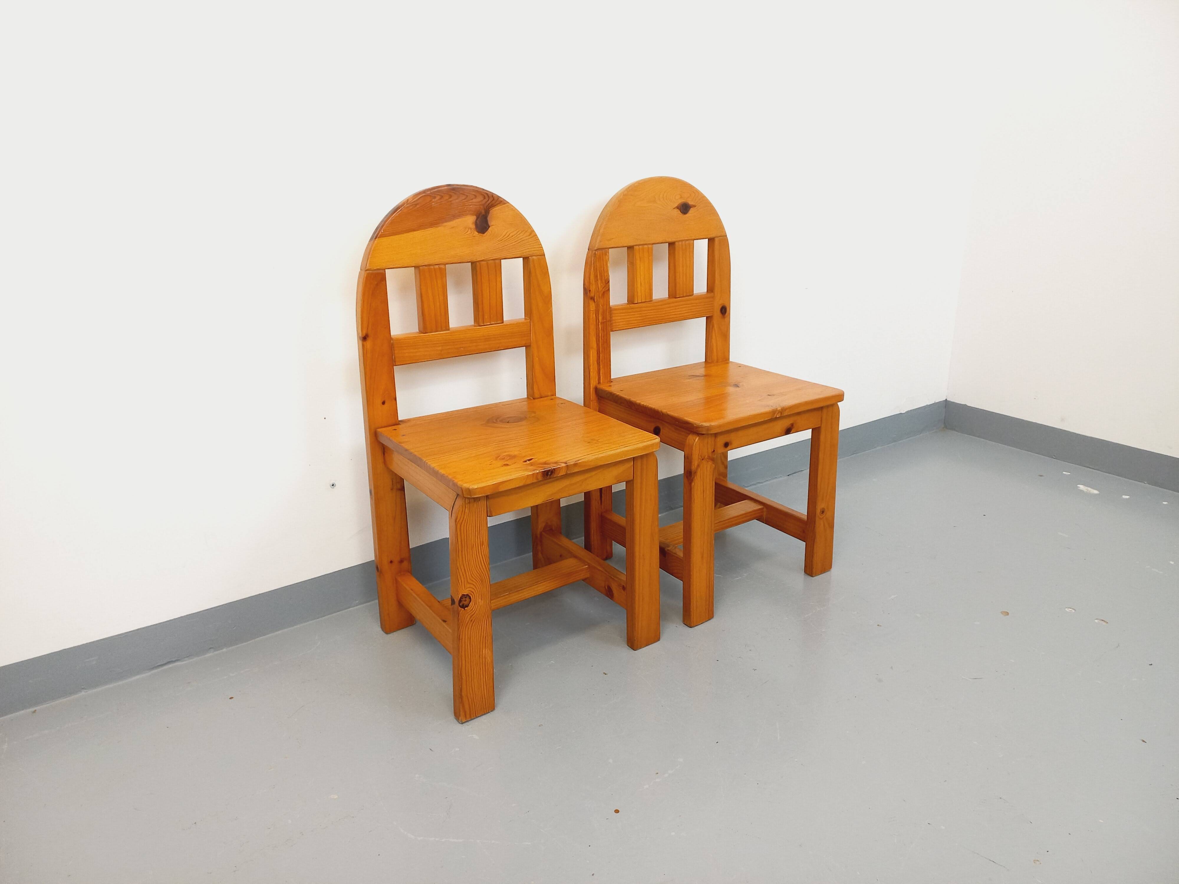 Paire de chaises vintage en pin des années 70 80