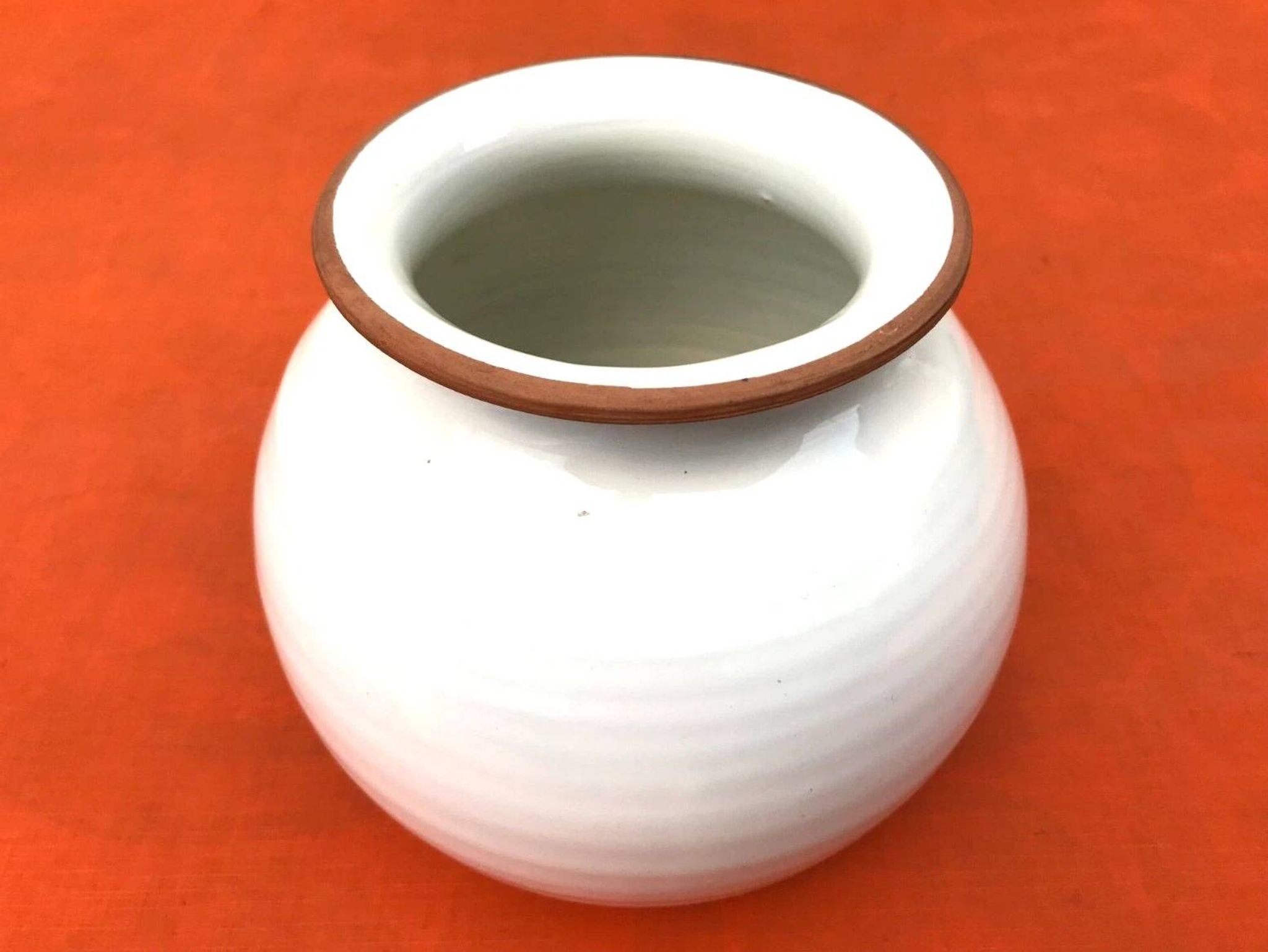 Vase boule en céramique émaillée, années 1960