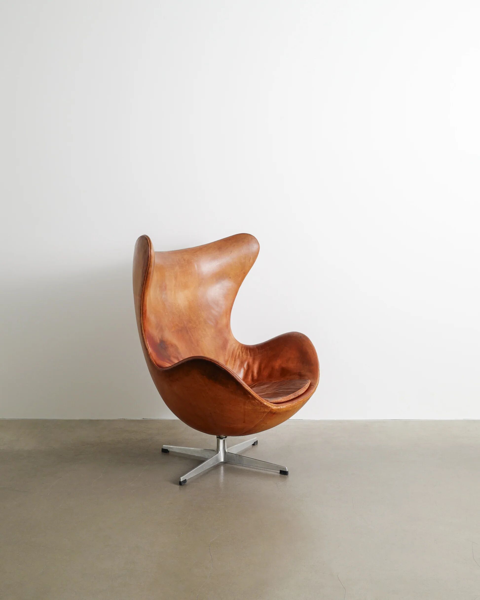 Early Danish "Egg Chair" in Brown Cognac Leather by Arne Jacobsen, 1960s