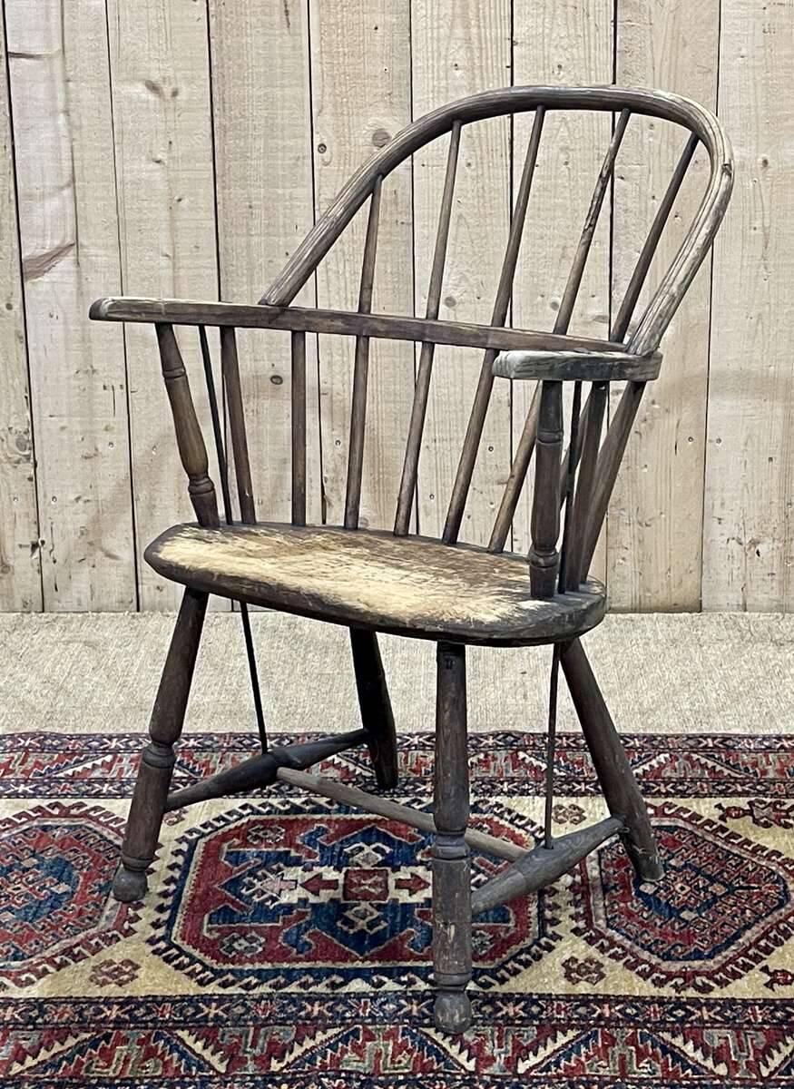 19th century English armchair in 19th century elm and beech
