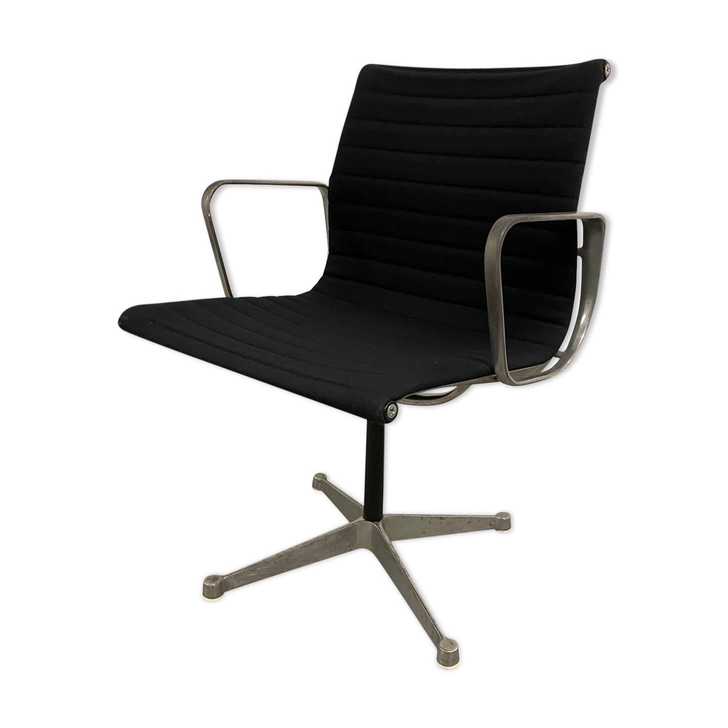 Fauteuil EA108 par Charles et Ray  Eames édition Herman Miller