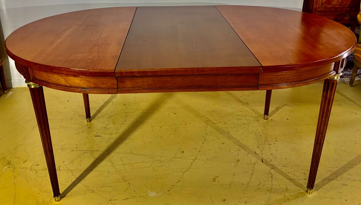 Louis XVI style table in cherry with 2 extensions