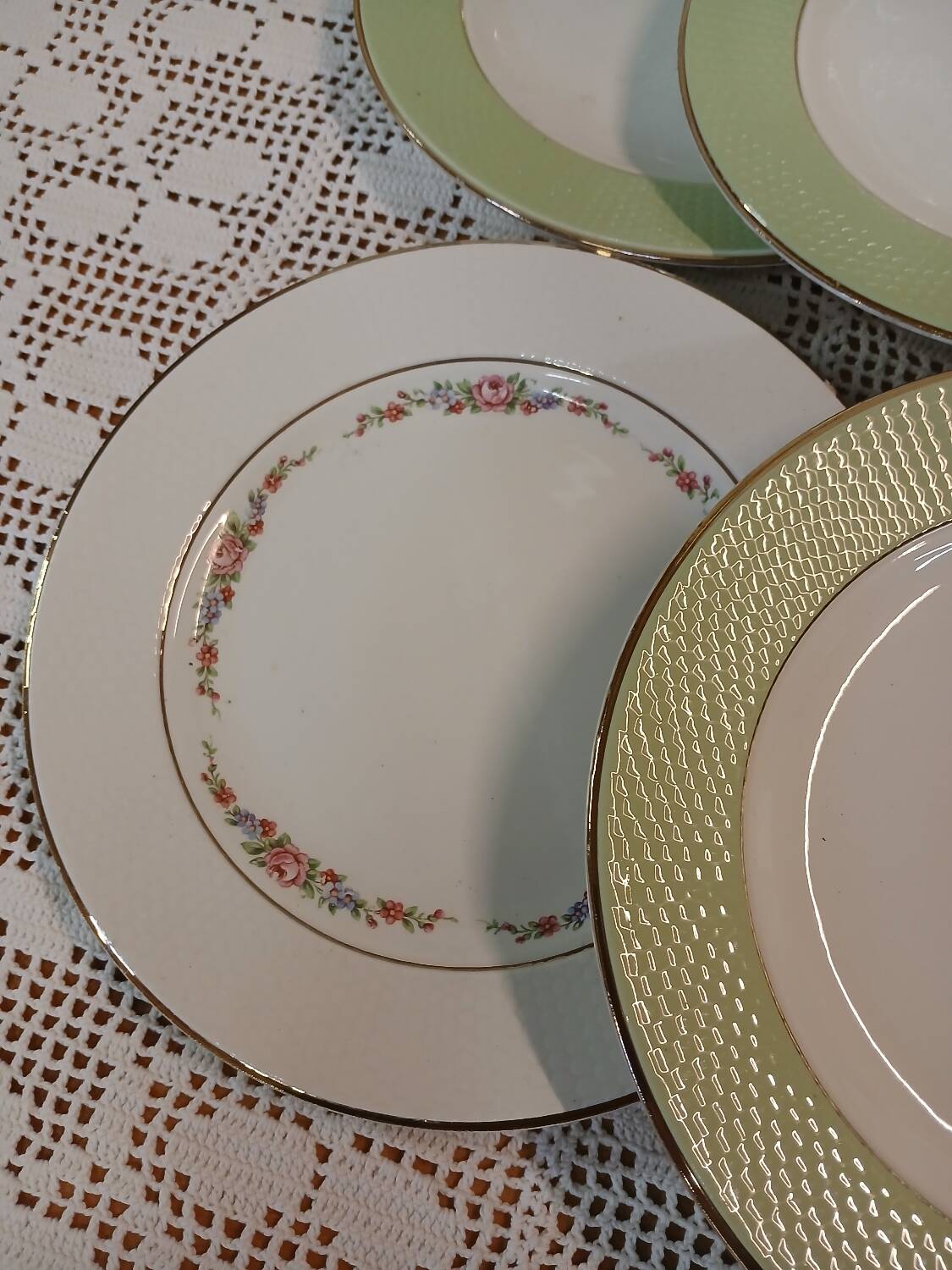 12 antique flat plates L'Amandinoise