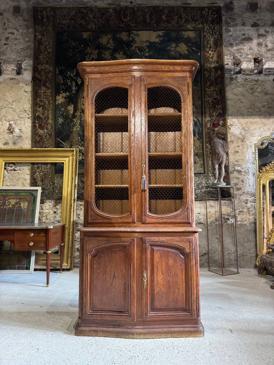 Two-body oak buffet in Louis XIV style from the 19th century.