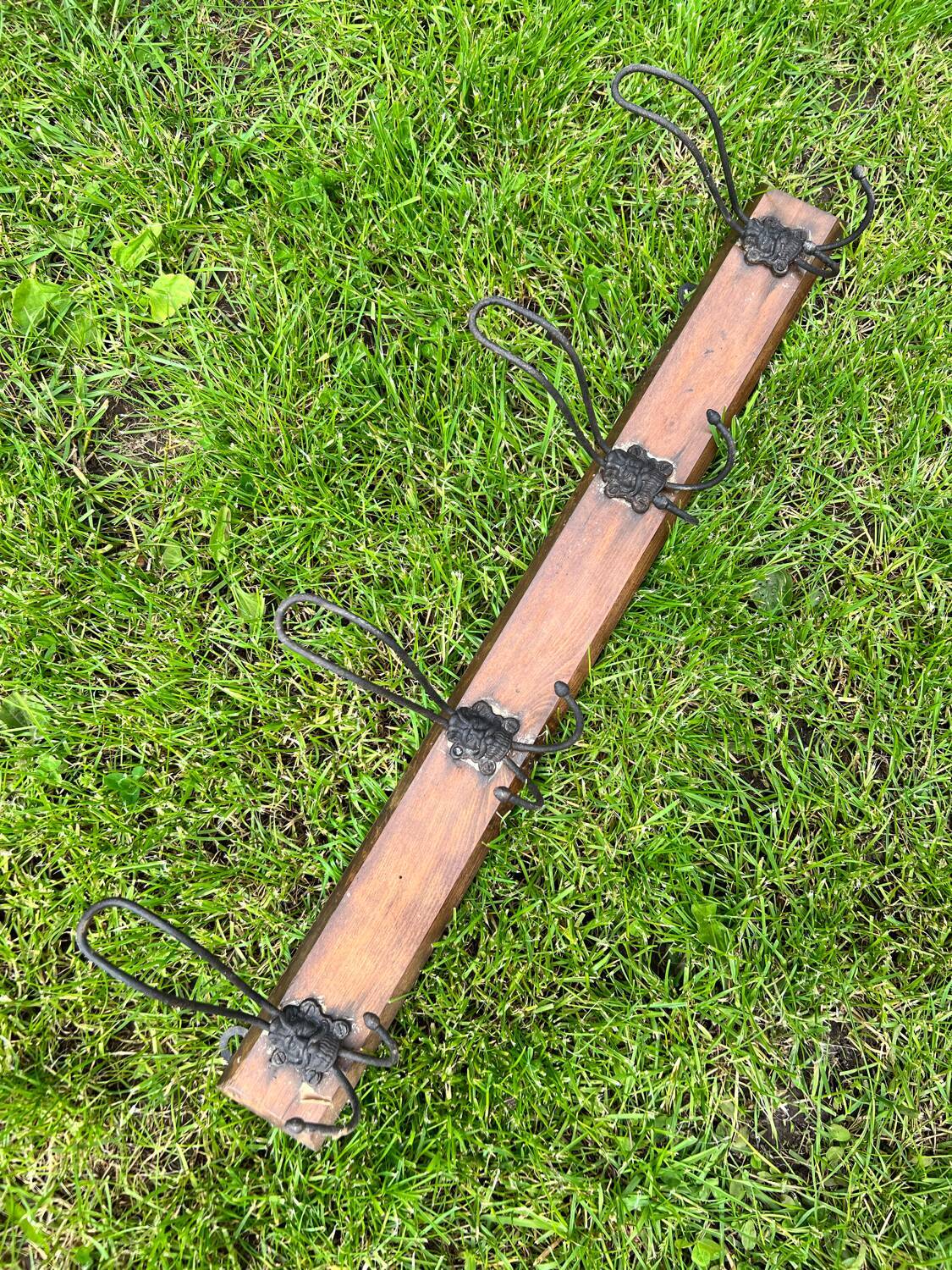 Old wood coat rack, 4 metal hooks
