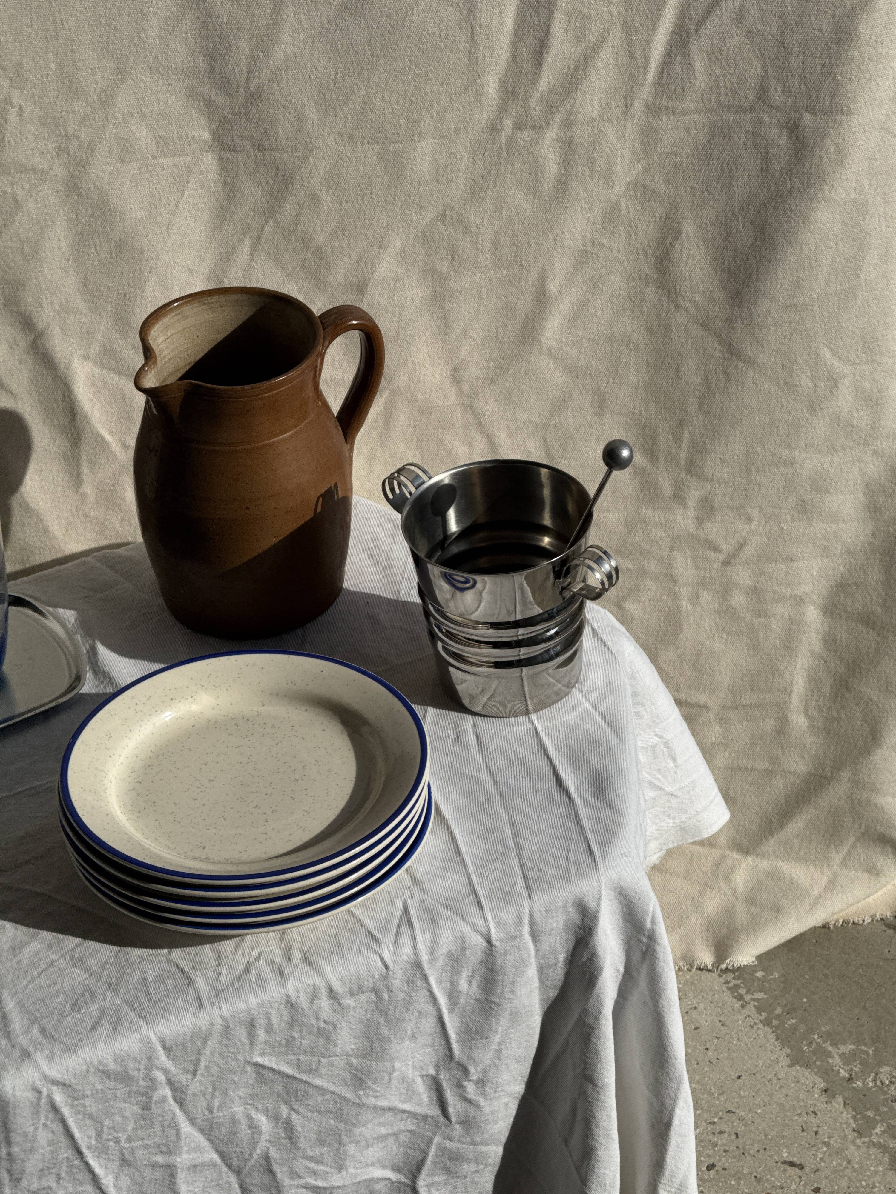 Set consisting of 6 beige flat plates with a blue rim + 3 deep plates.