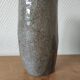 Vase artisanal signé,en terre vernissée