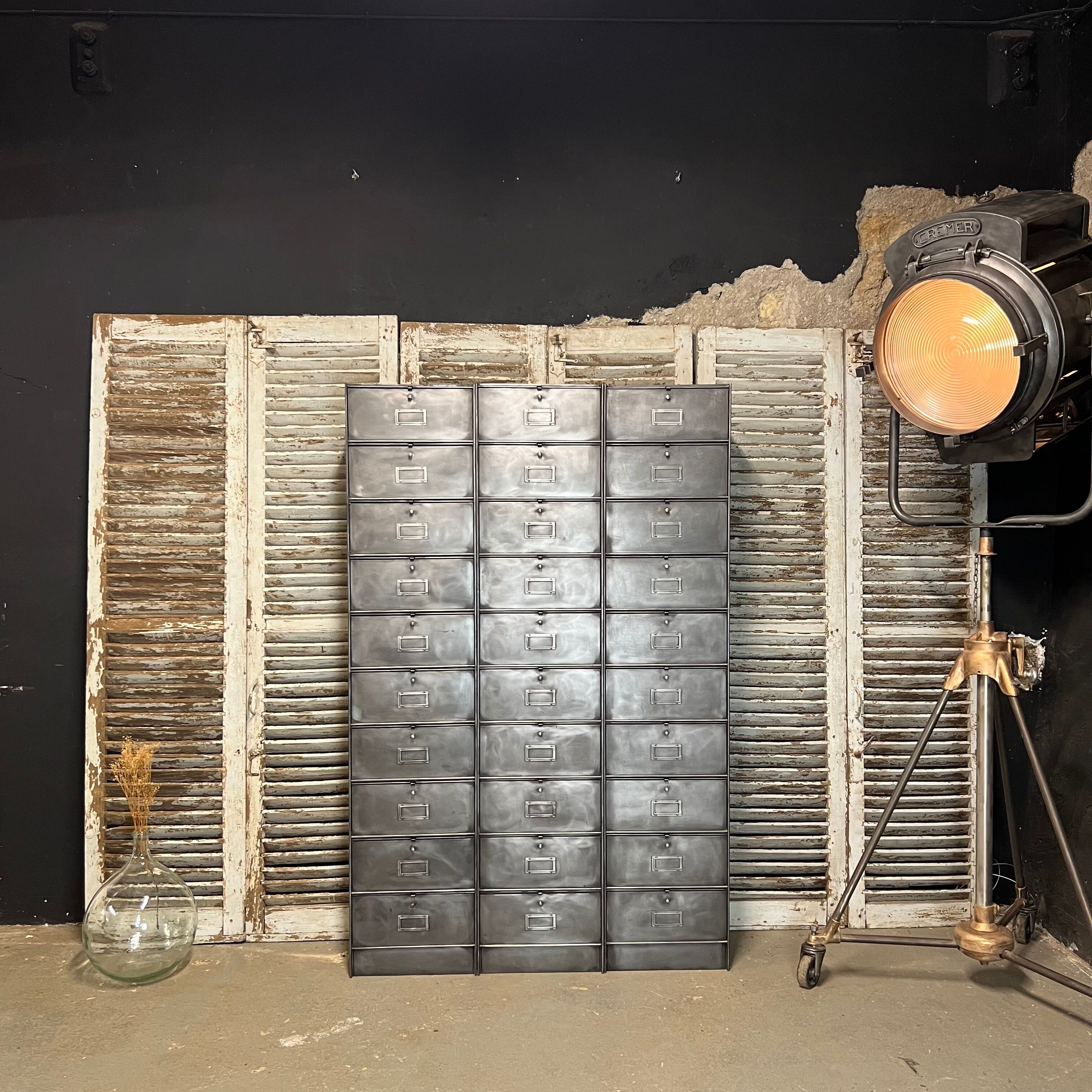 Industrial clamshell furniture, Ronéo 1950