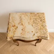 Table de chevet style Louis XV en bois marqueté et marbre