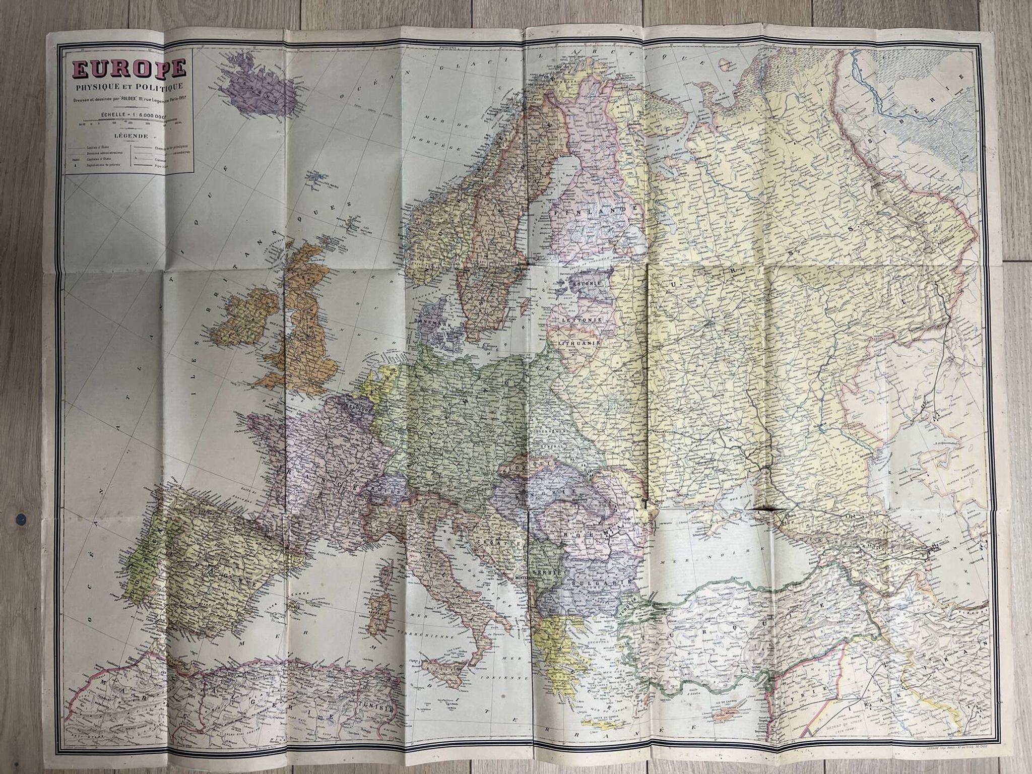 Très grande carte 93x73 : Europe Physique et Politique, imprimée par L