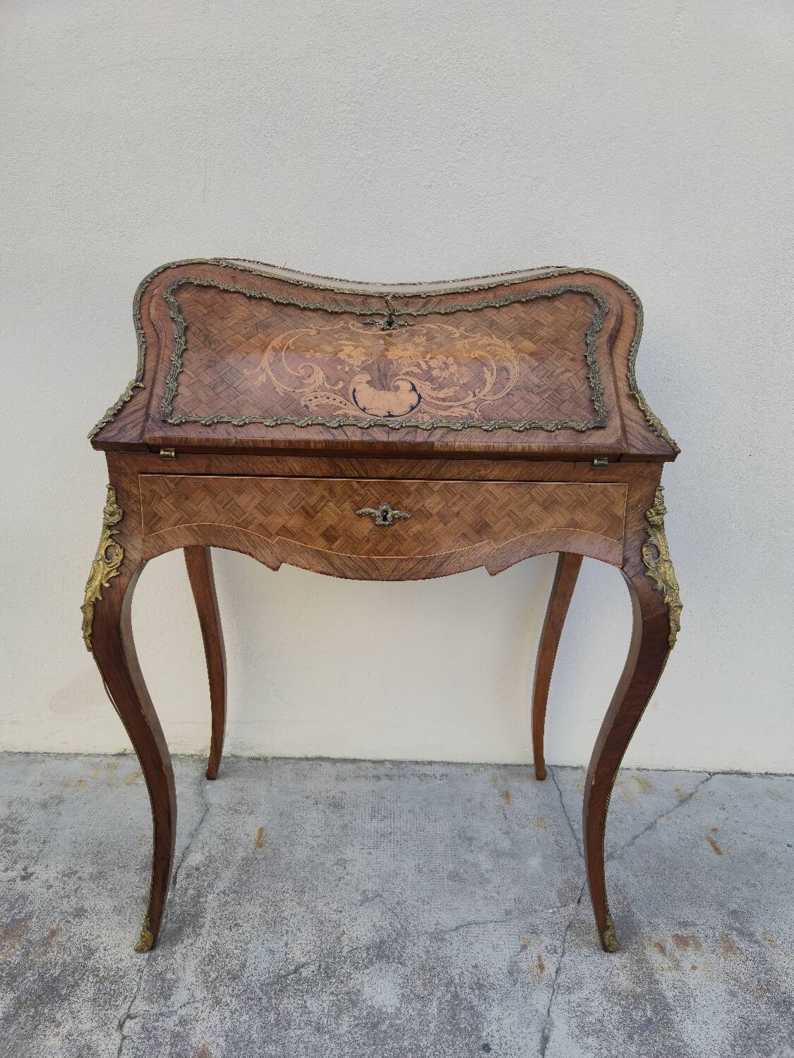 Louis XV style lady's desk in marquetry and bronze