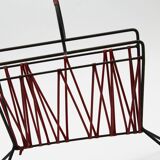 Scoubidou magazine holder