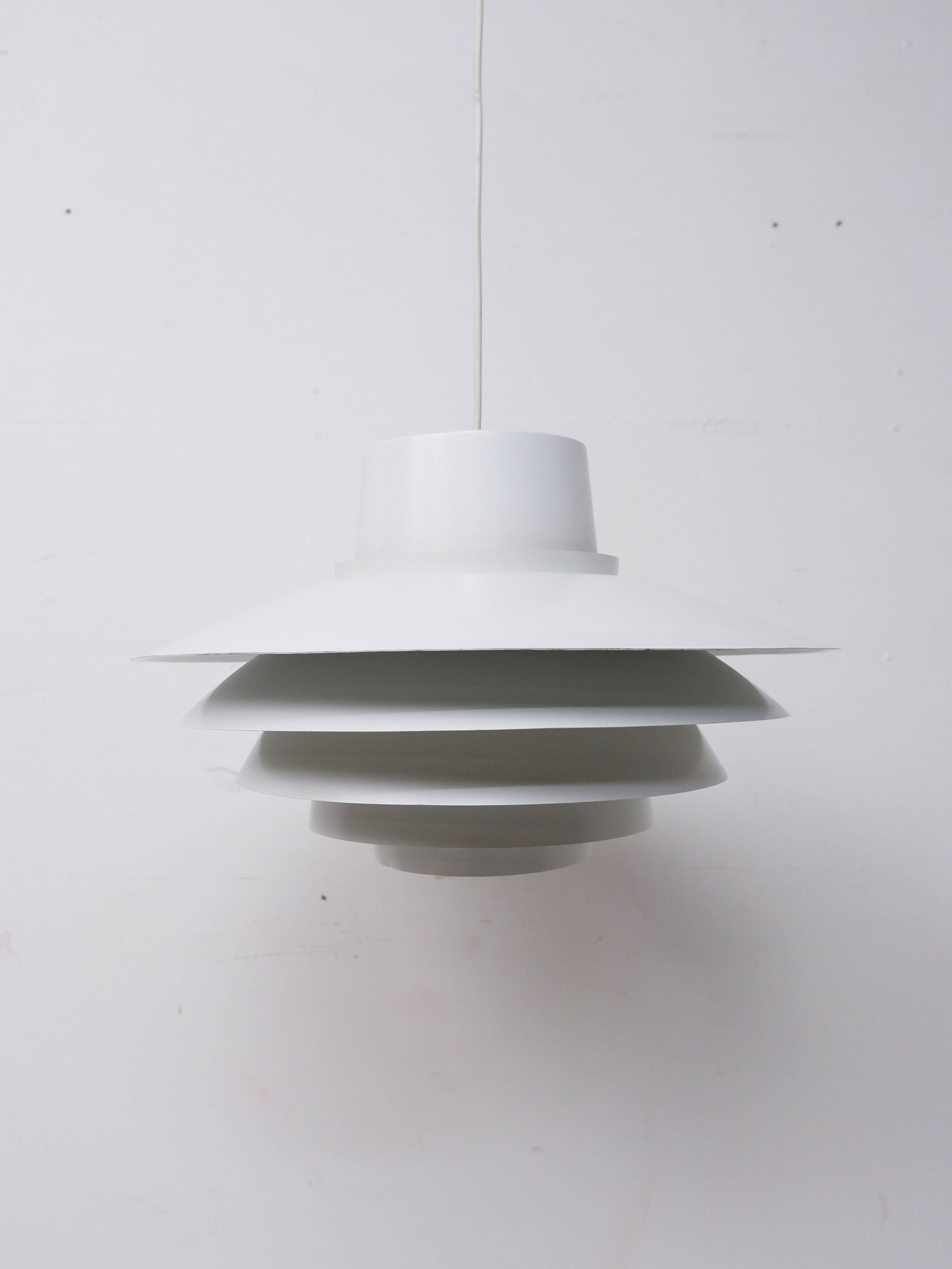 Verona hanging lamp white by Sven Middelboe