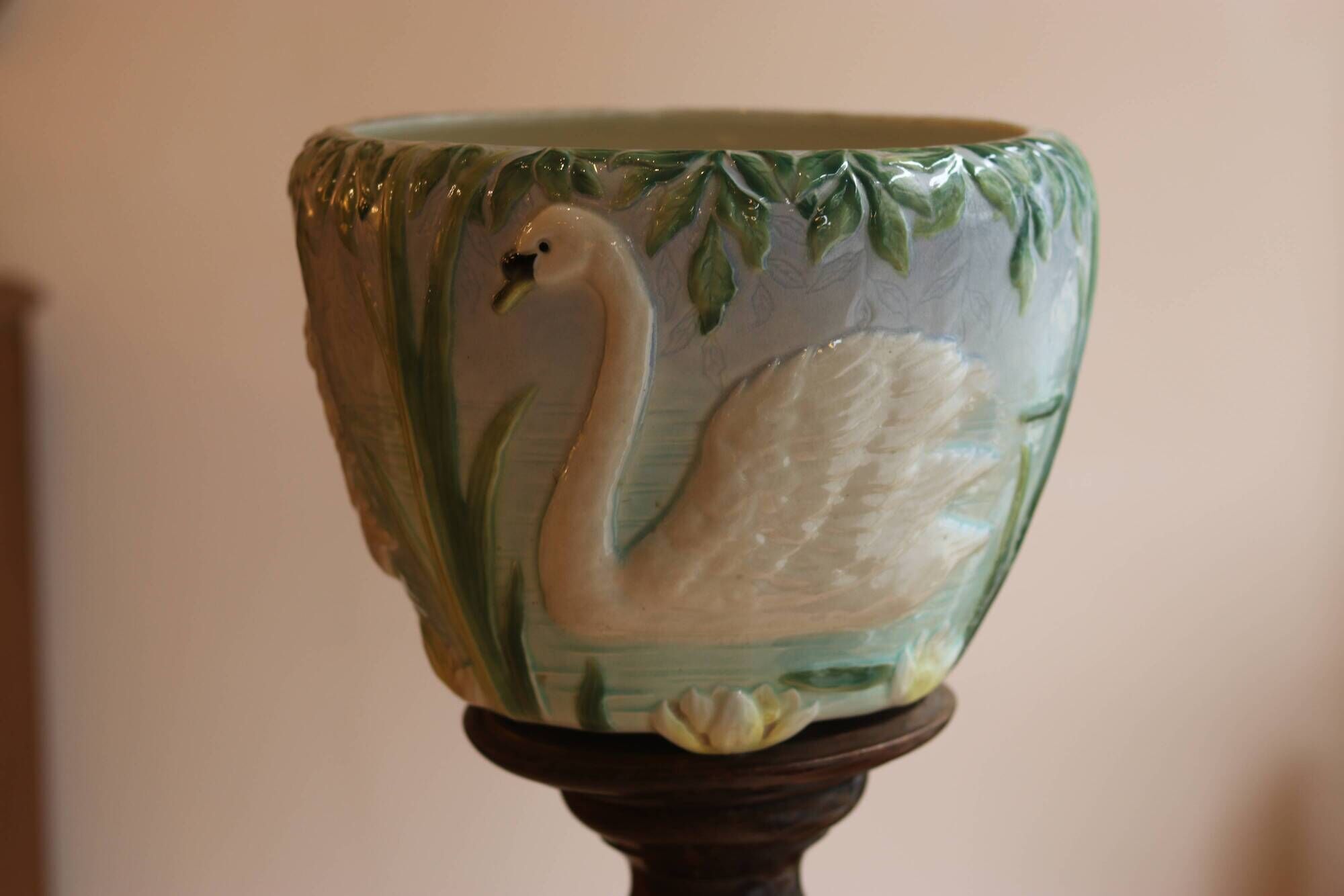 Cache-pot in earthenware Art Nouveau, Saint-Clément factory, around 1900.