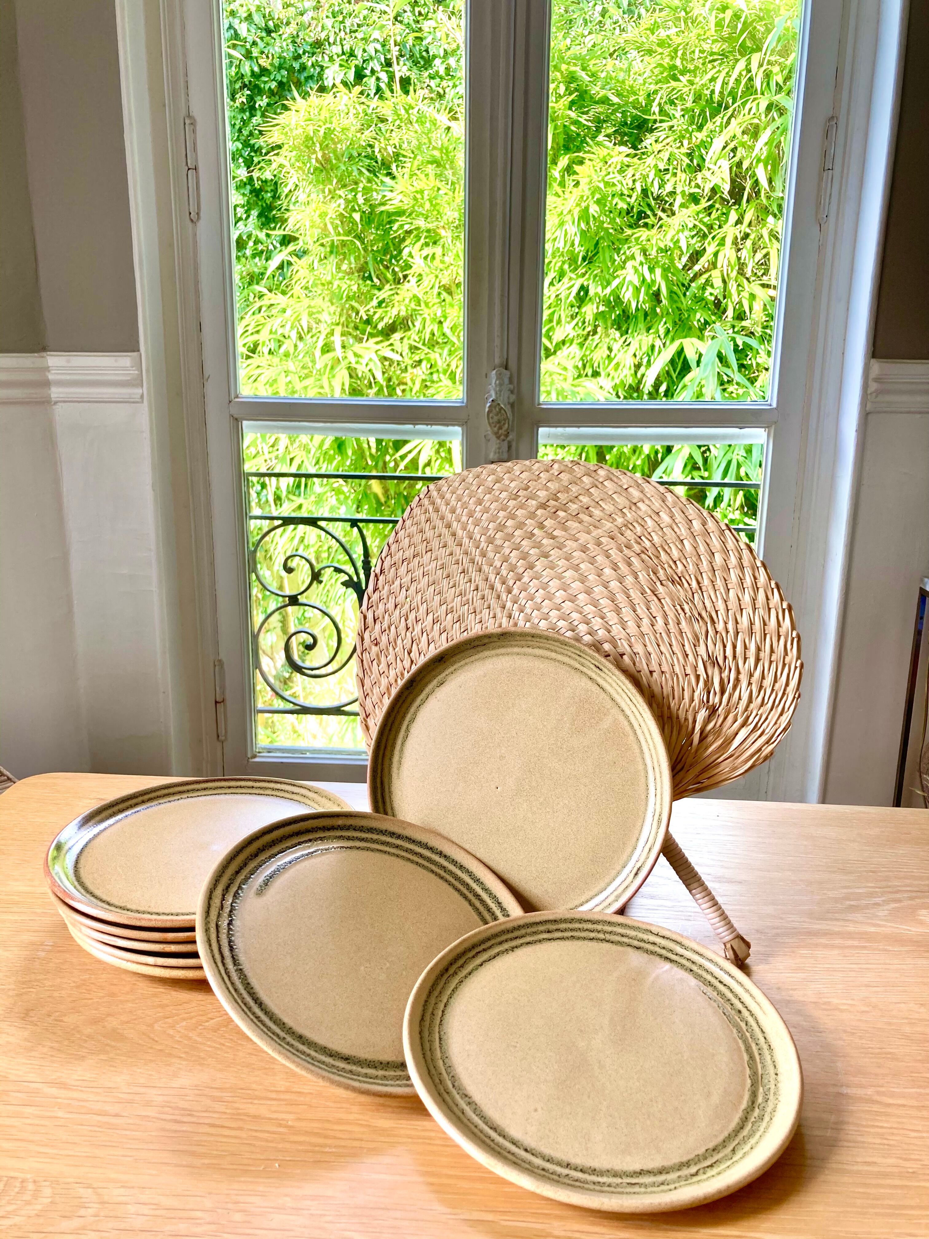 8 stoneware dessert plates