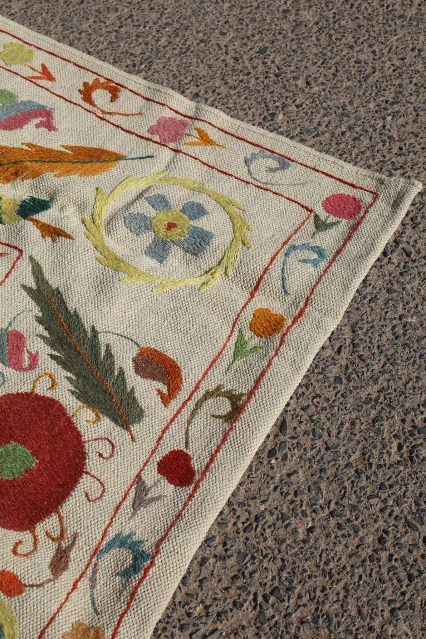 Multicoloured white kilim rug – 238 x 159 cm