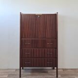 Scandinavian secretary